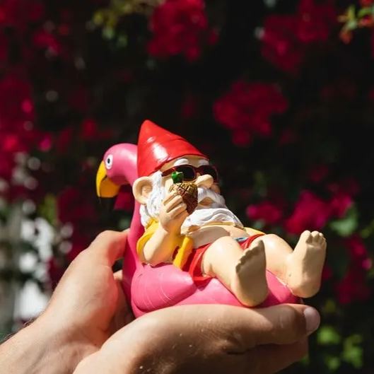 🎁Garden Gnome Statue on Flamingo