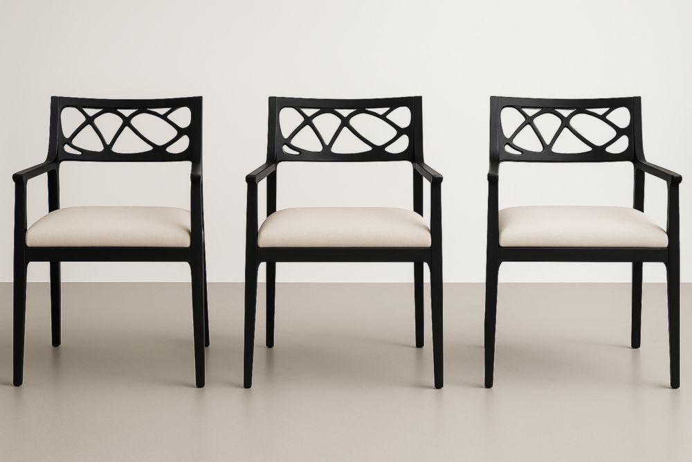 Set di 3 sedie da pranzo con braccioli in legno nero e tessuto bianco