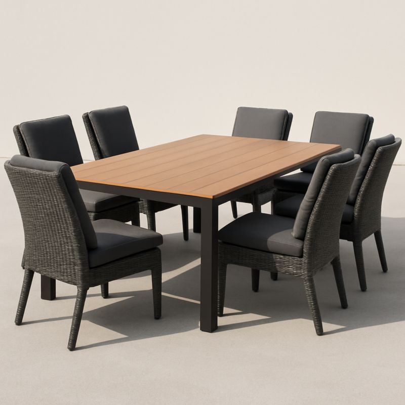 Set Tavolo Rettangolare in Legno e Metallo con 7 Sedie in Rattan Grigio