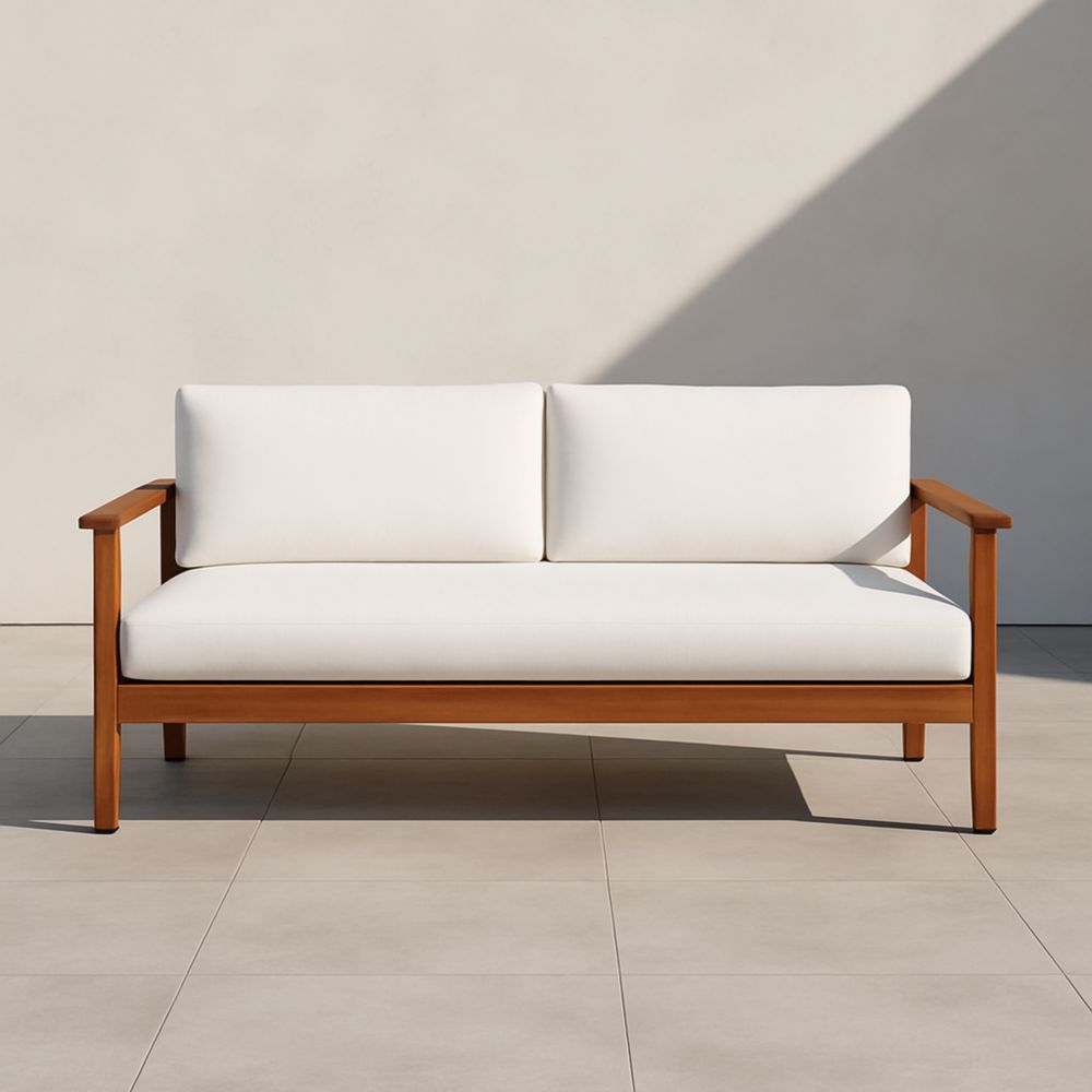 Canapé deux places en bois avec coussins blancs