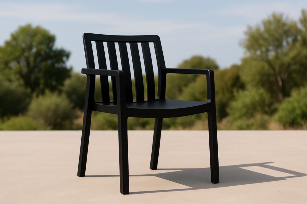 Chaise extérieure en polypropylène noir avec accoudoirs