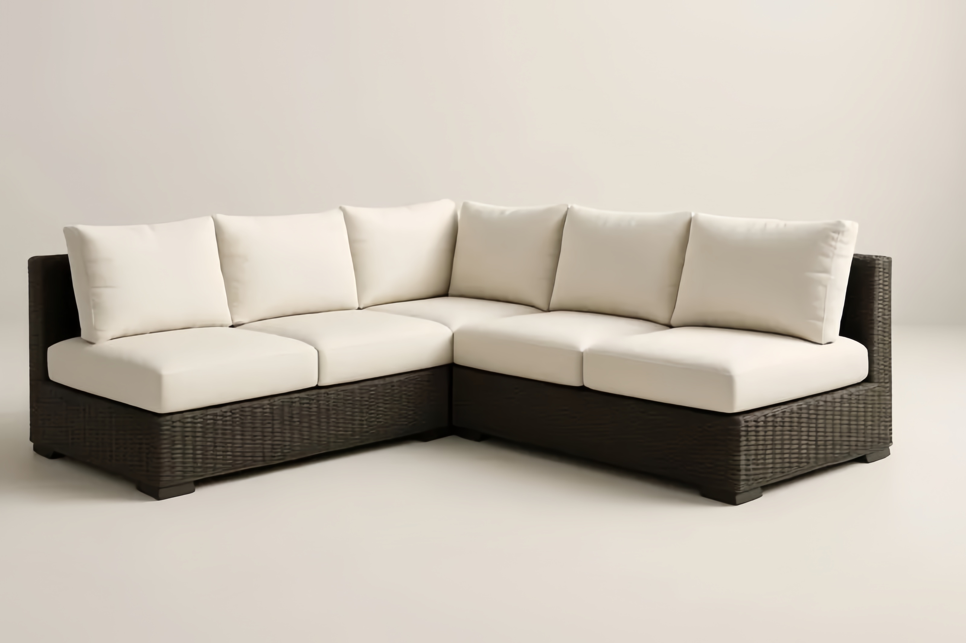 Canapé d'angle en résine tressée avec coussins en tissu beige