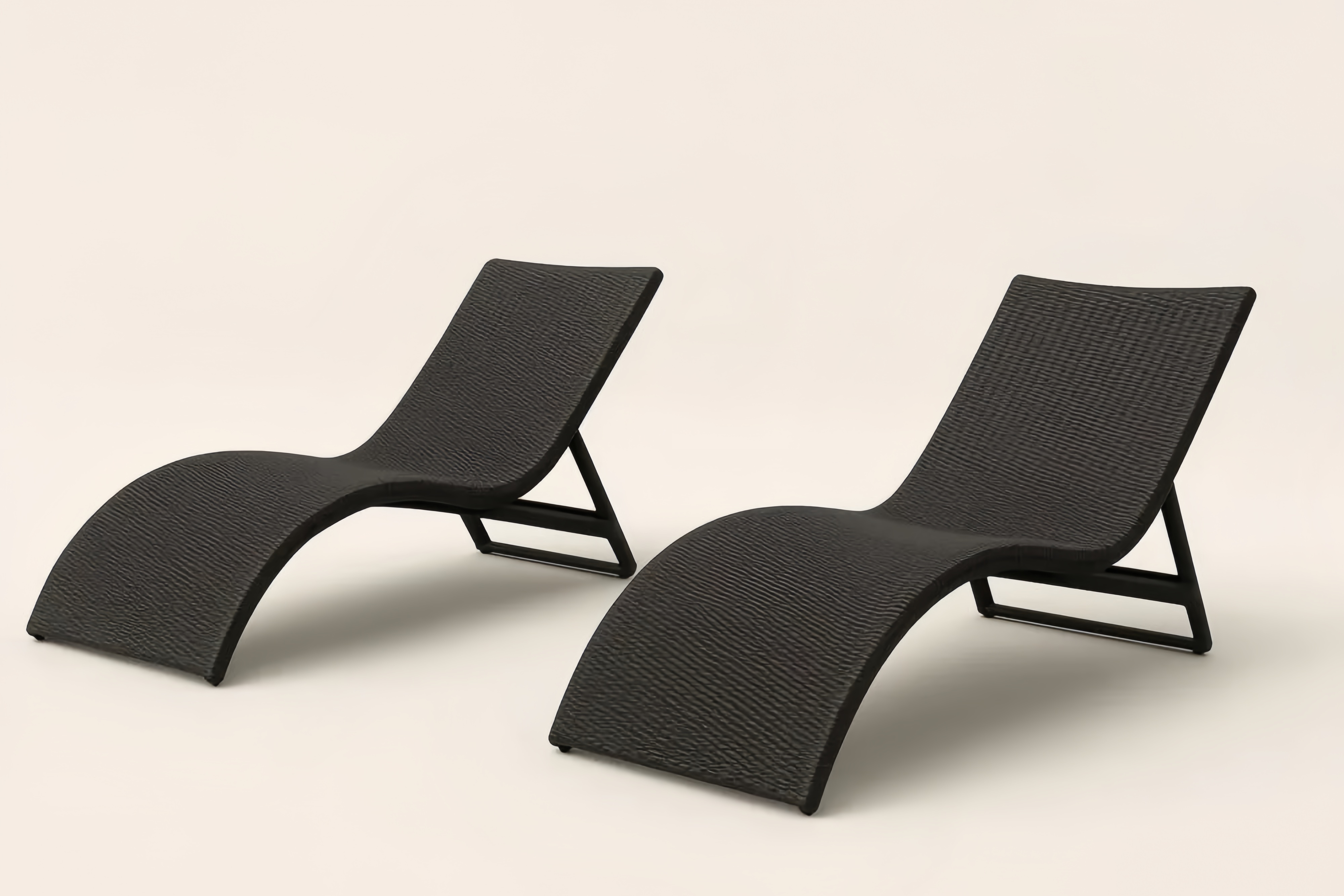 Lot de 2 chaises longues en résine tressée noire