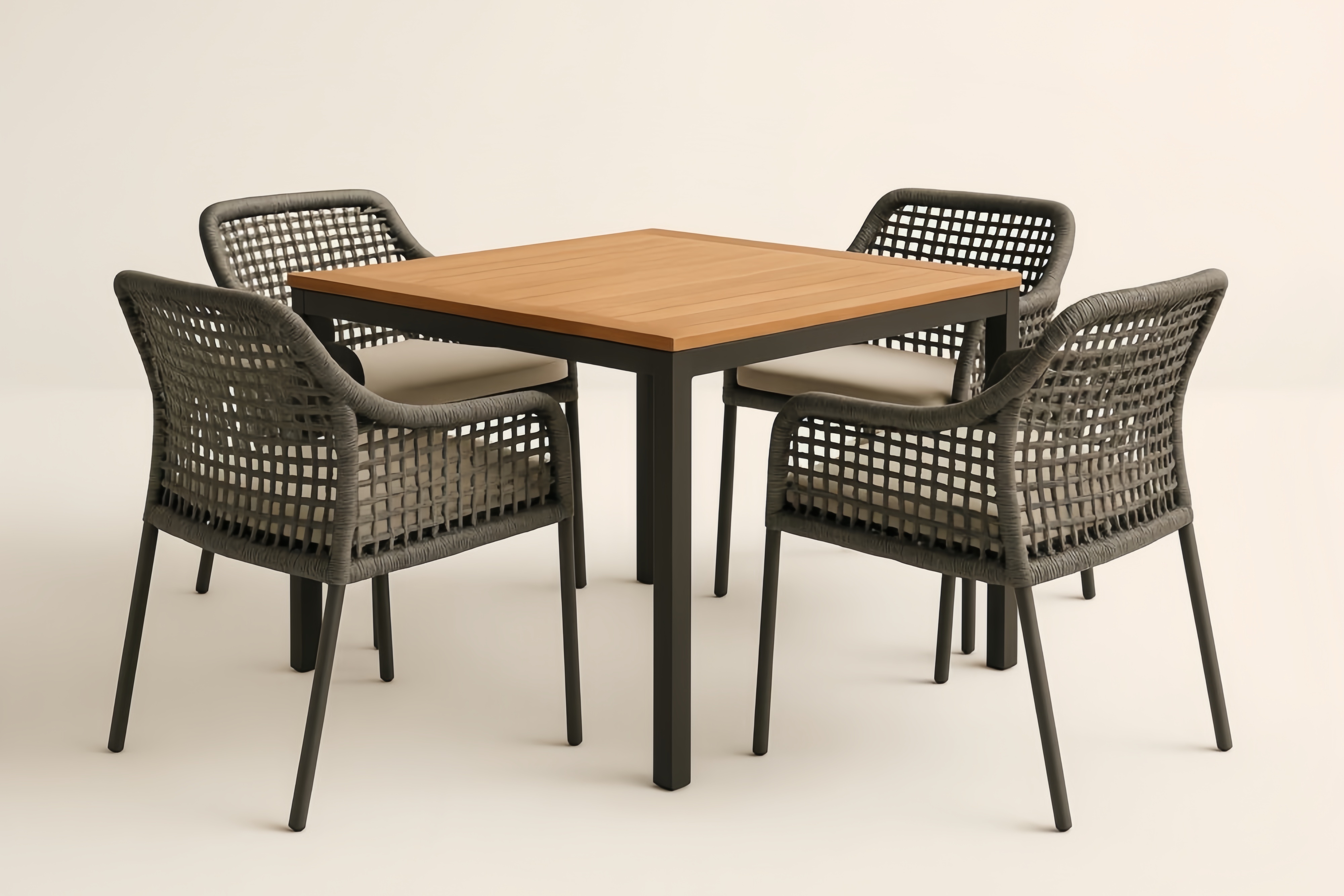 Ensemble repas extérieur avec table carrée 90 cm et quatre chaises, aluminium bois de teck PP, marron noir