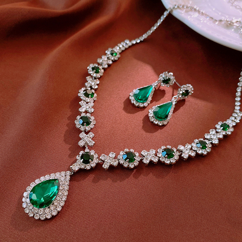 Diamentowy naszyjnik z kropli wody, lekki luksus i ekskluzywne uczucie