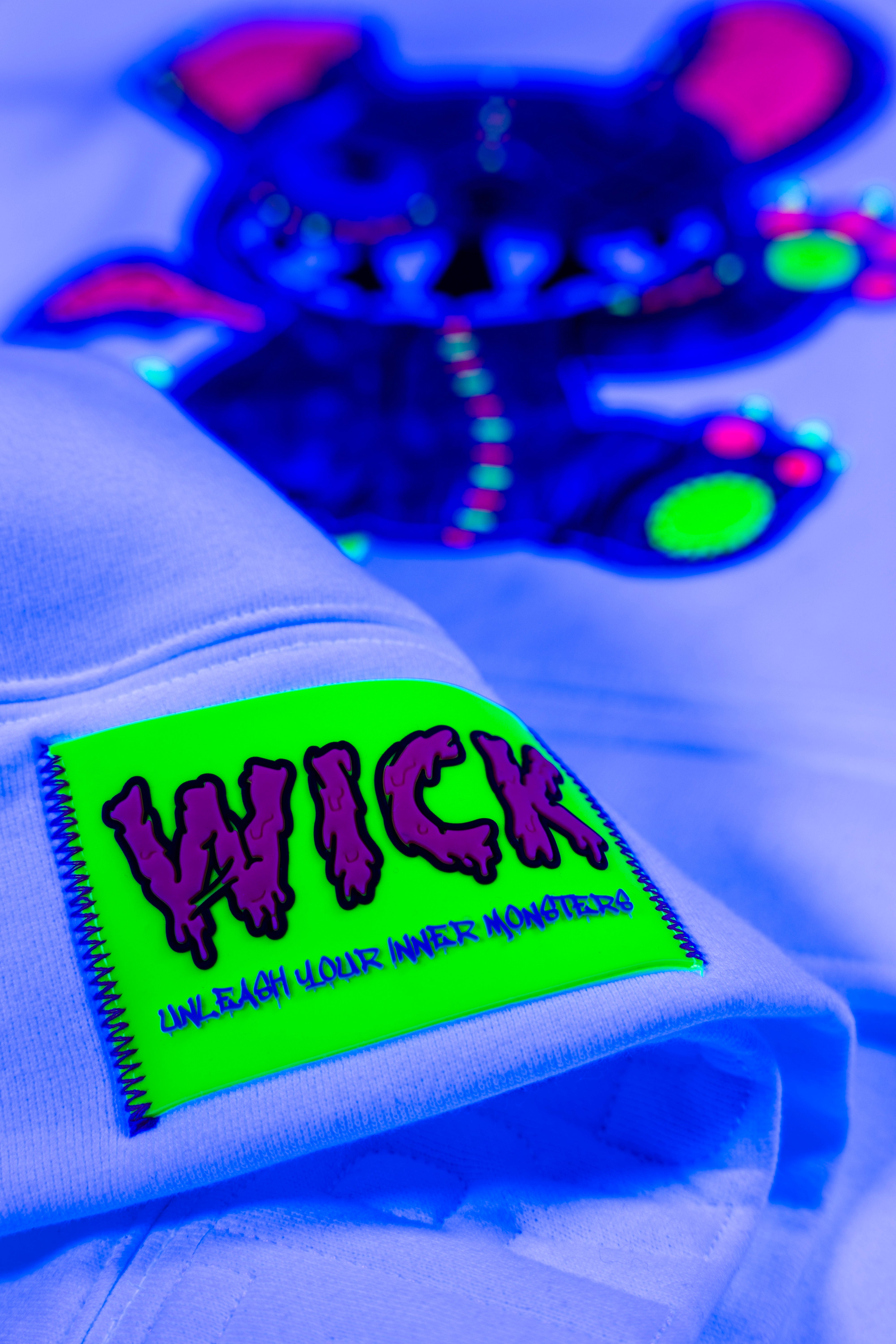 NEON ROYALTY HOODIE WHITE