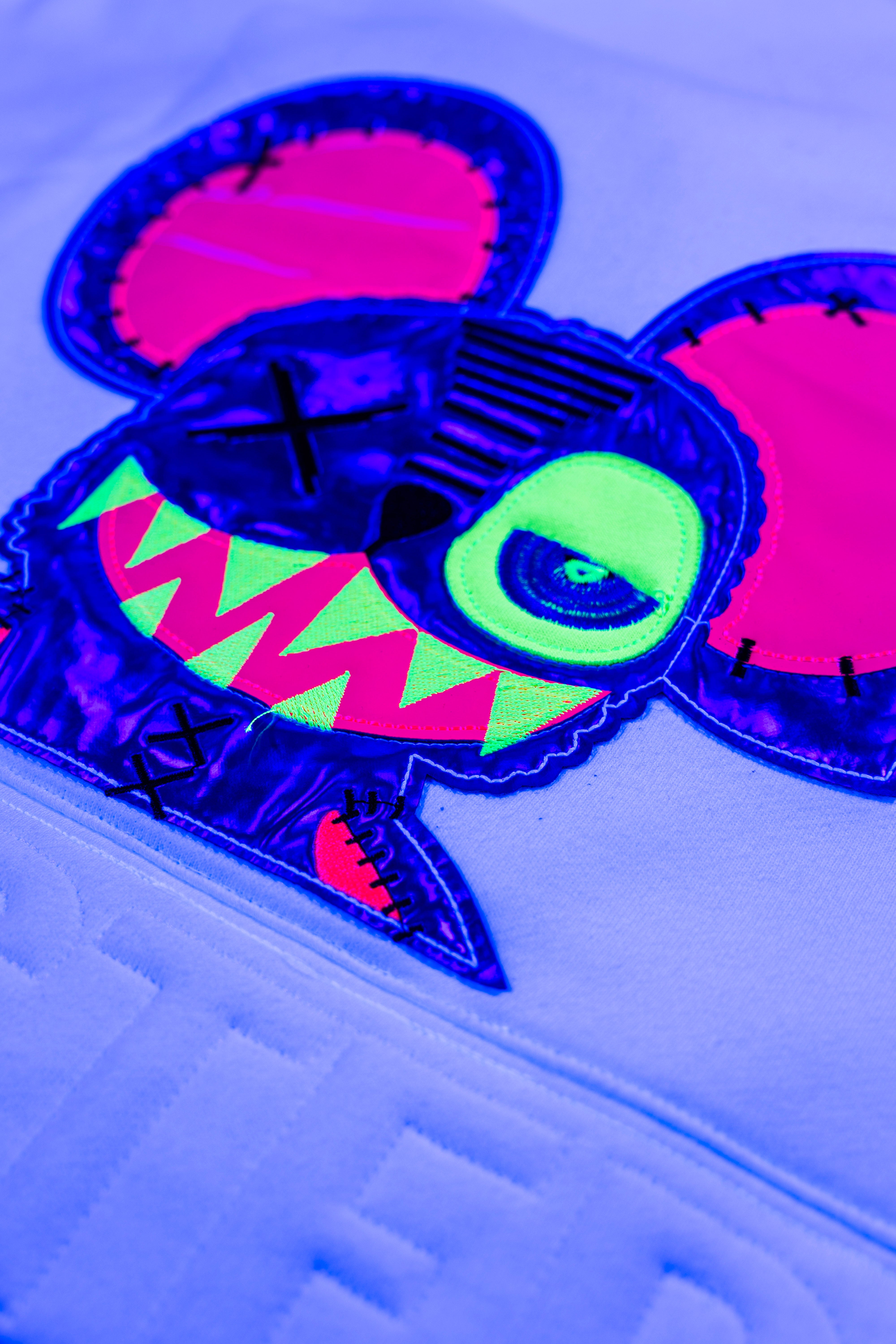 NEON ROYALTY HOODIE WHITE