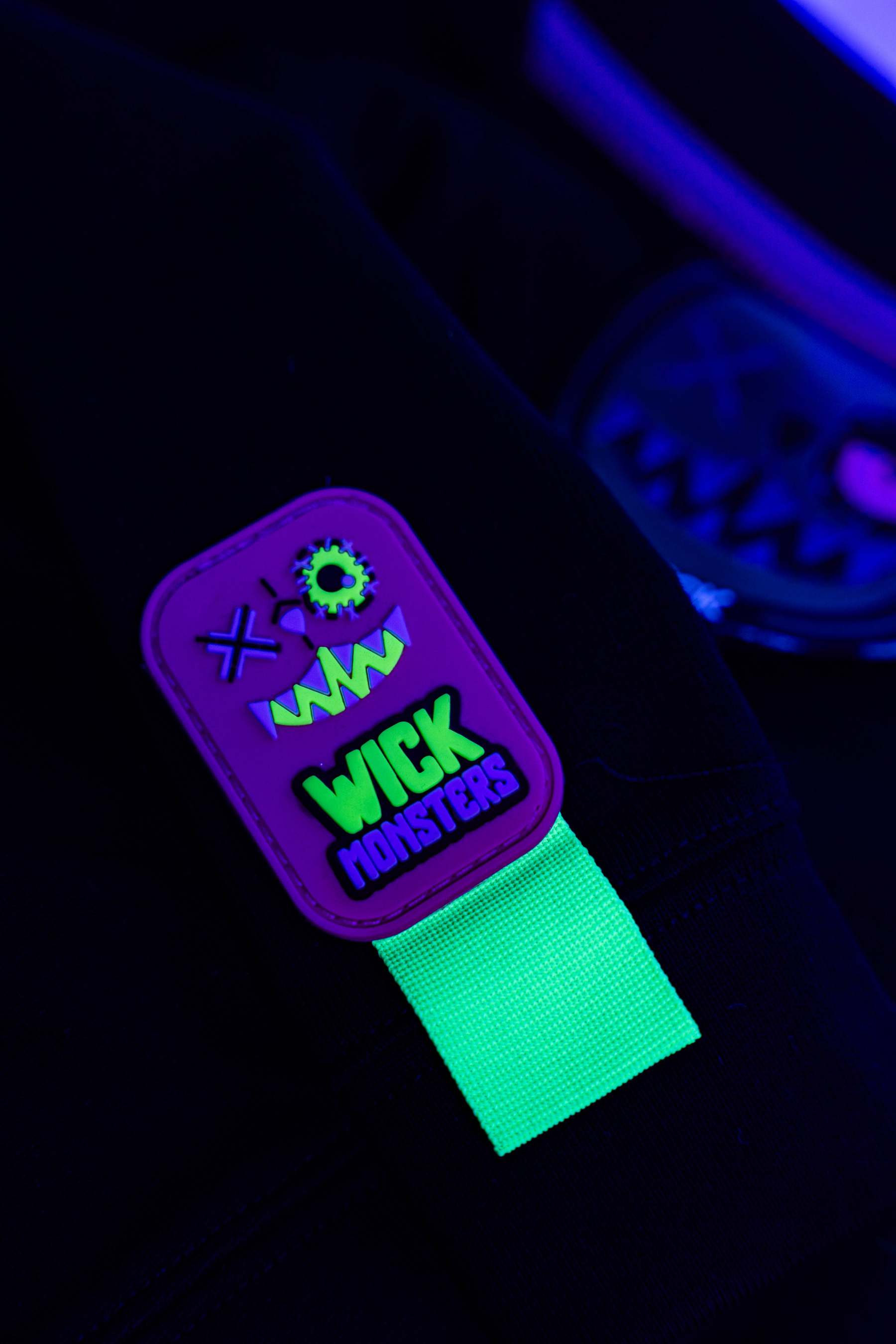 OVERSIZED BLACK CHAIN!