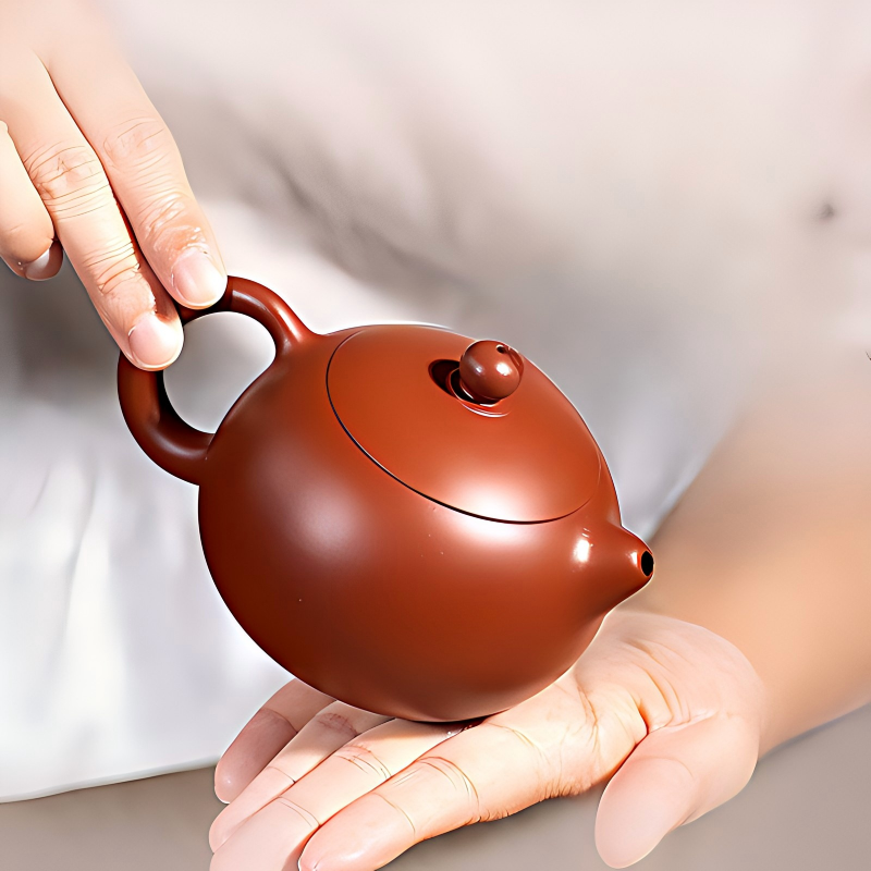 Handmade Yixing Zisha teapot made from natural mineral materials, suitable for brewing tea