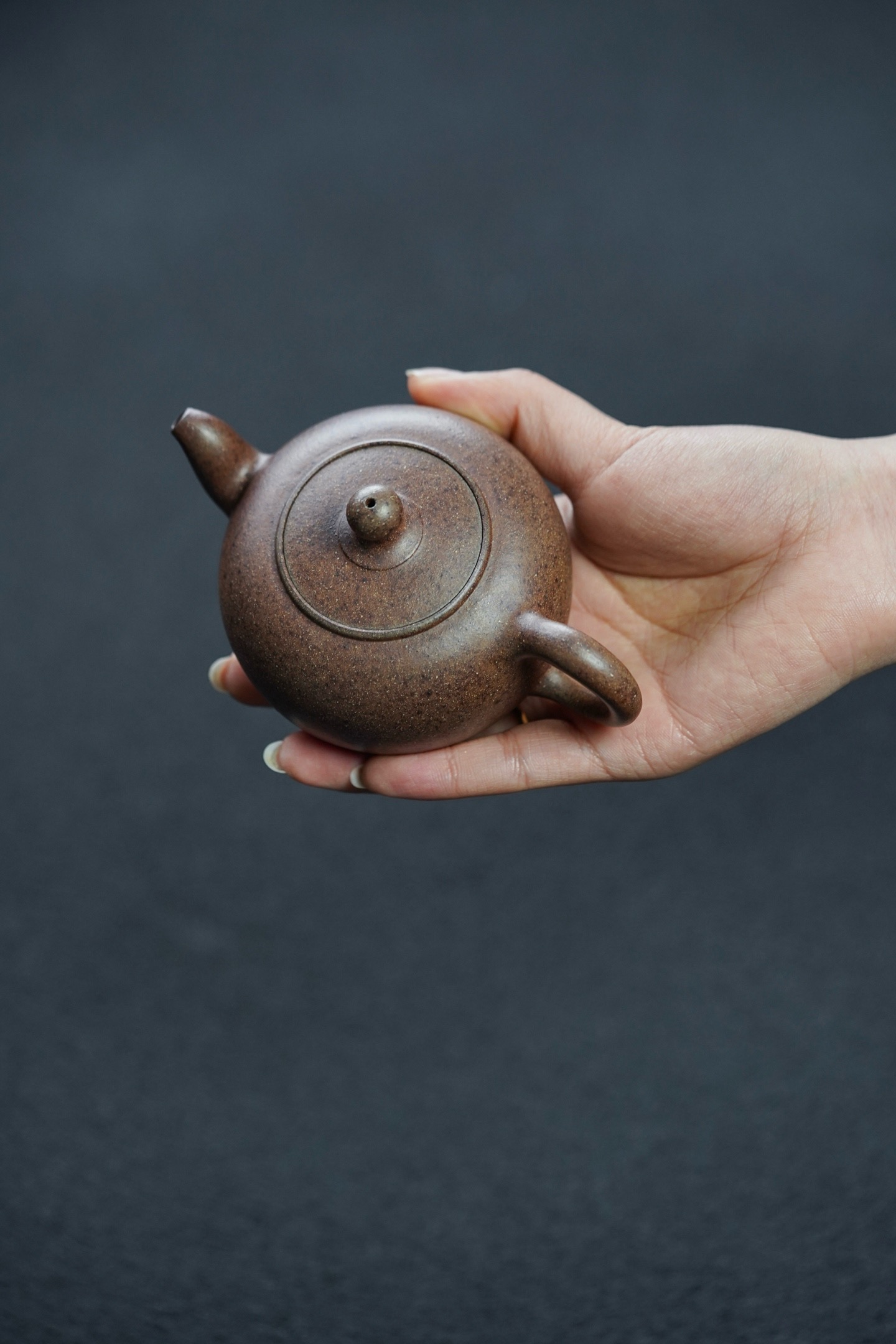 Single Pearl Teapot – Ultra-High Temperature Fired Yixing Zisha Pot (200cc, Raw Purple Clay)