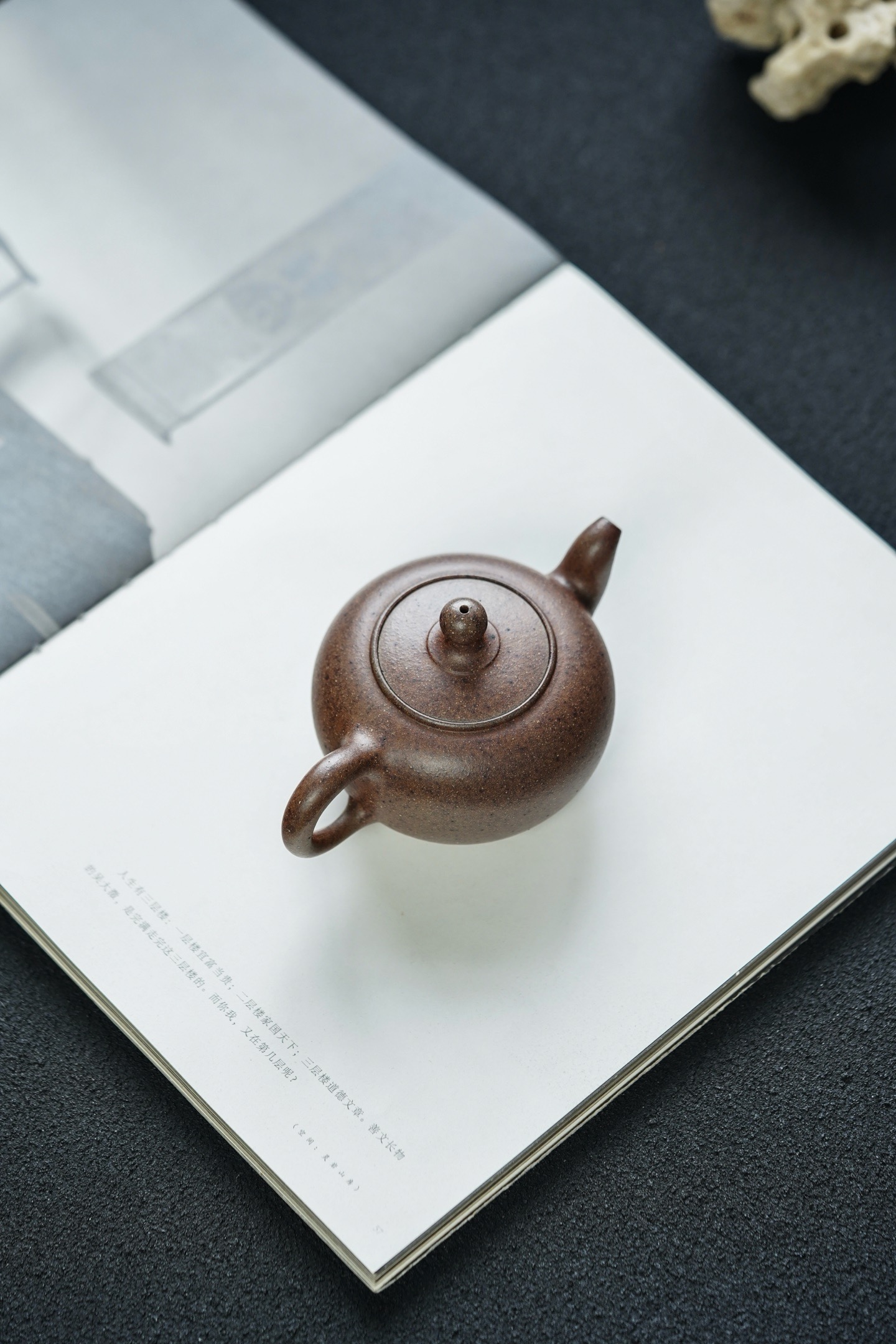 Single Pearl Teapot – Ultra-High Temperature Fired Yixing Zisha Pot (200cc, Raw Purple Clay)