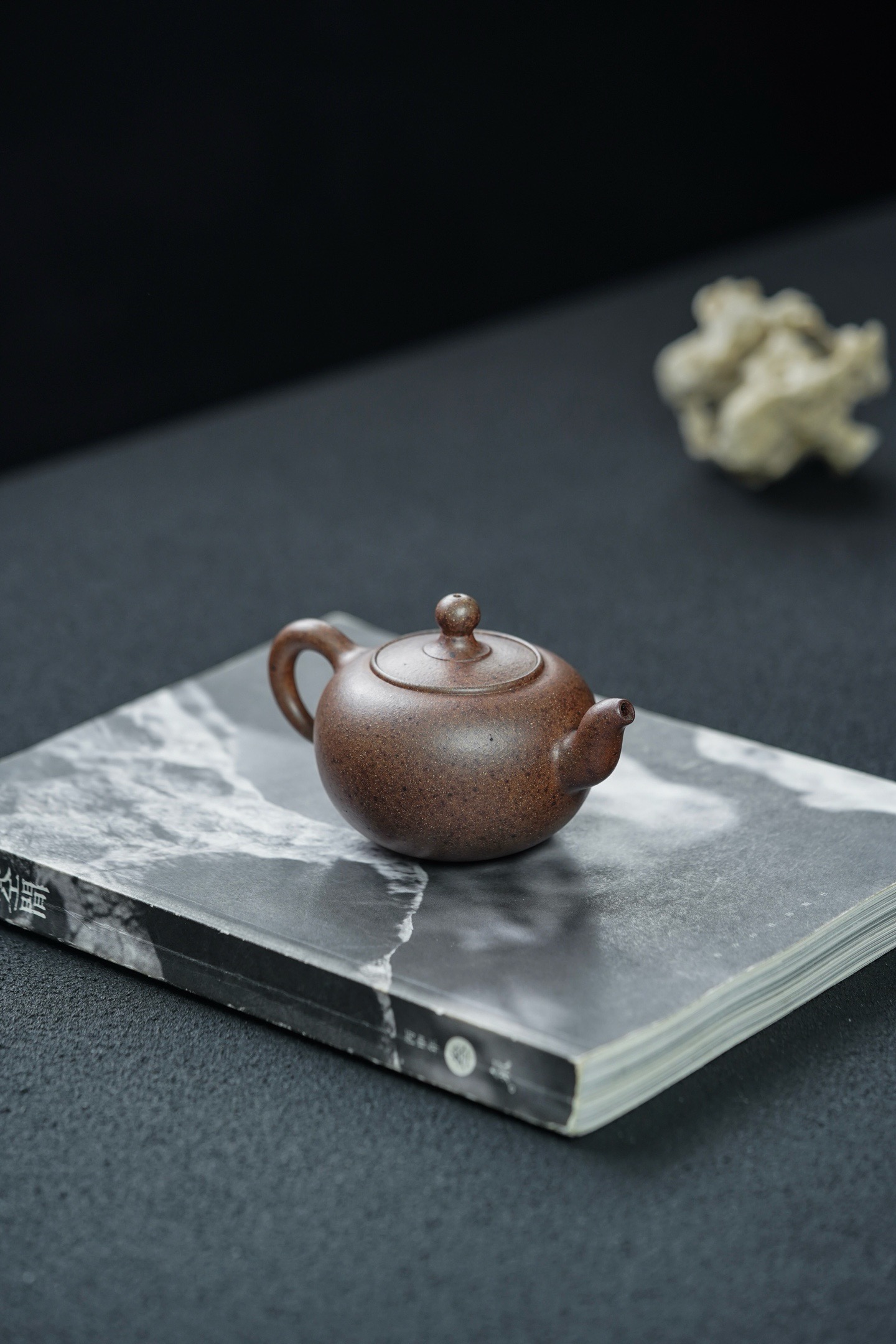 Single Pearl Teapot – Ultra-High Temperature Fired Yixing Zisha Pot (200cc, Raw Purple Clay)