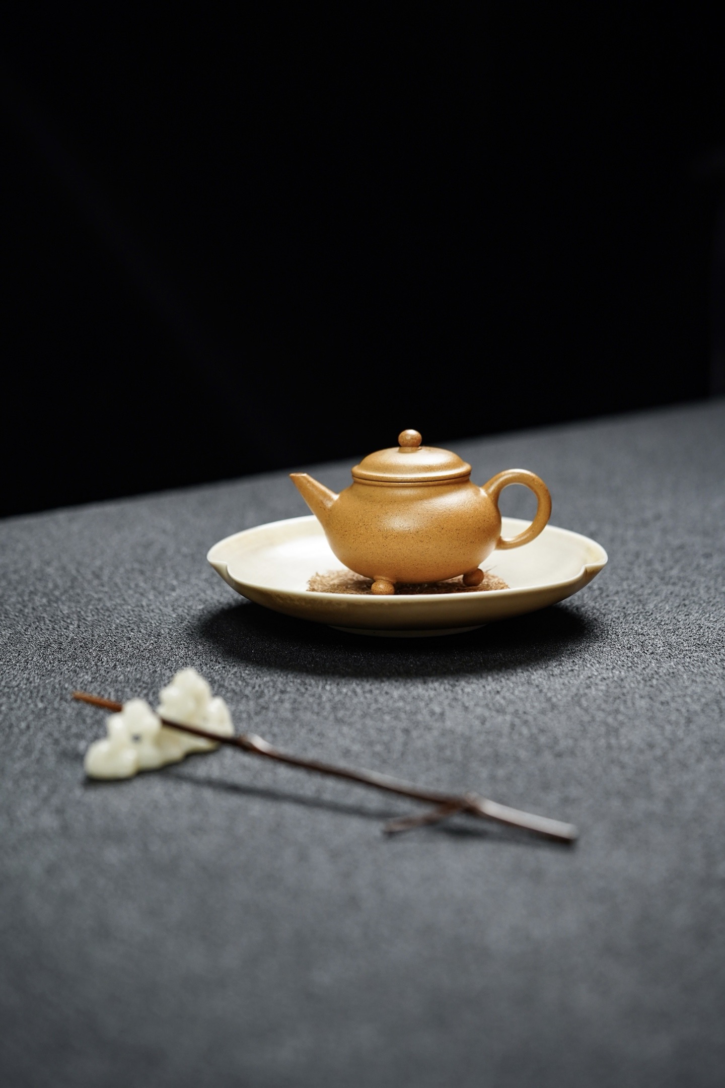 Three-Legged Level Teapot – Heritage-Inspired Collectible (100cc, Premium Golden Duan Clay)