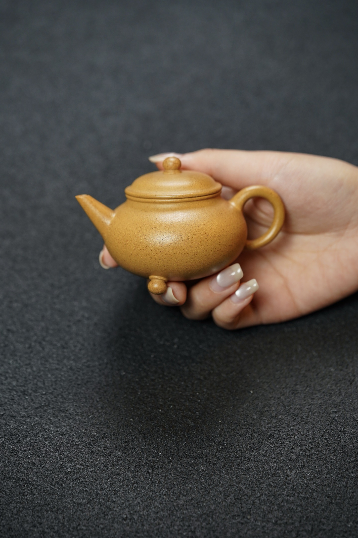 Three-Legged Level Teapot – Heritage-Inspired Collectible (100cc, Premium Golden Duan Clay)