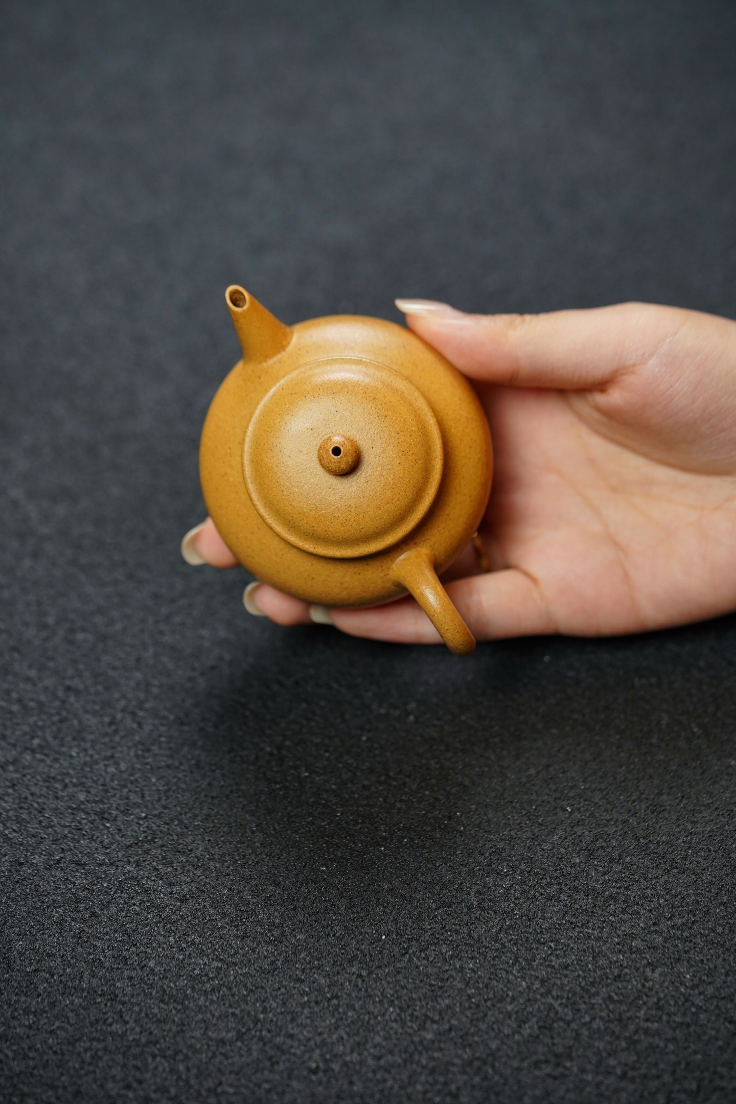 Three-Legged Level Teapot – Heritage-Inspired Collectible (100cc, Premium Golden Duan Clay)