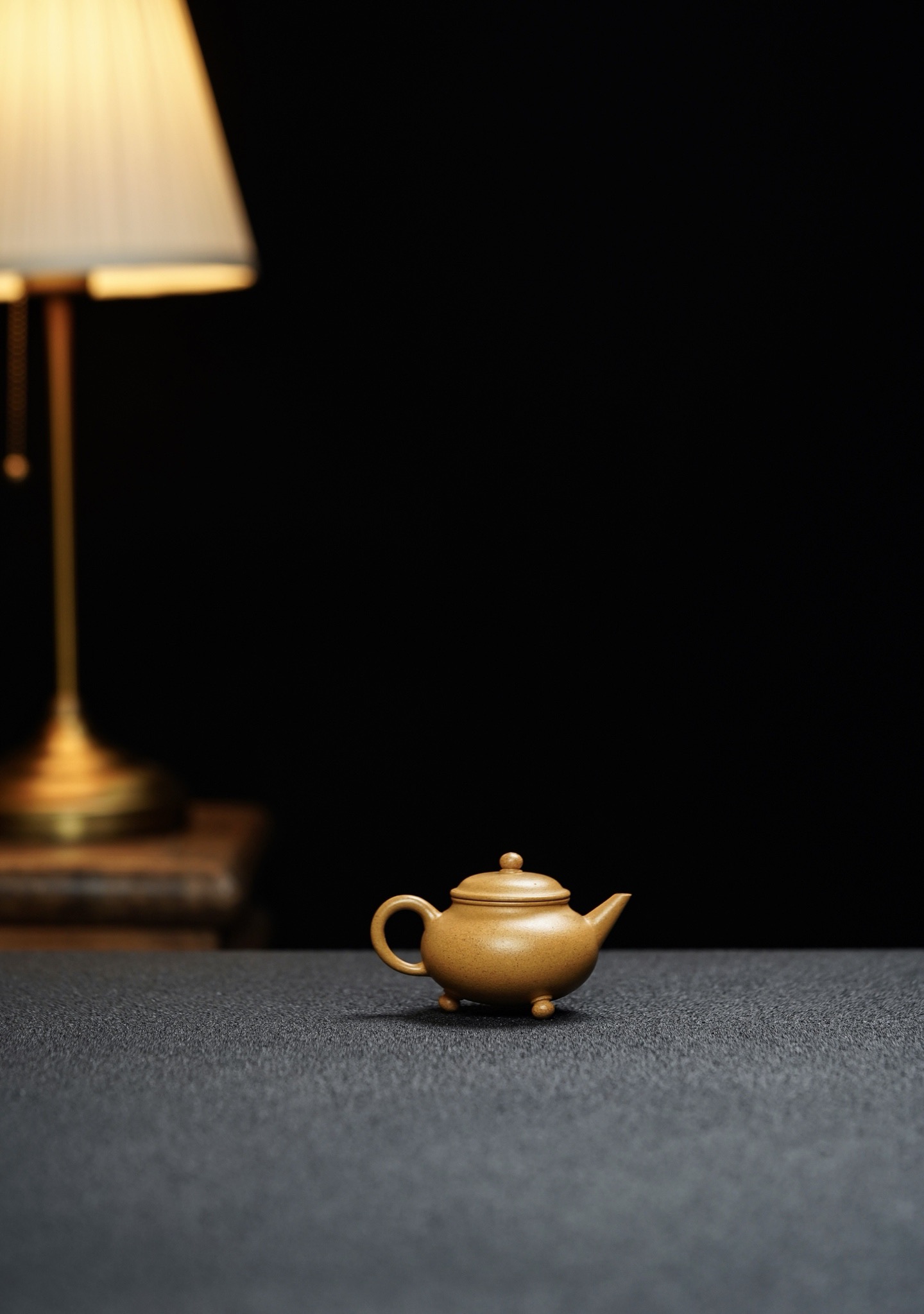 Three-Legged Level Teapot – Heritage-Inspired Collectible (100cc, Premium Golden Duan Clay)
