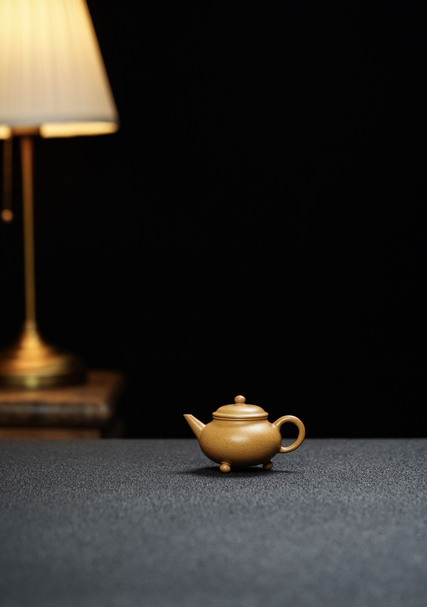 Three-Legged Level Teapot – Heritage-Inspired Collectible (100cc, Premium Golden Duan Clay)