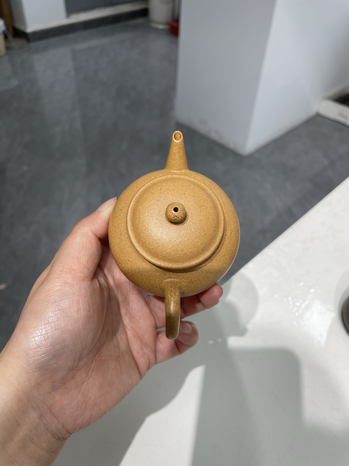 Three-Legged Level Teapot – Heritage-Inspired Collectible (100cc, Premium Golden Duan Clay)