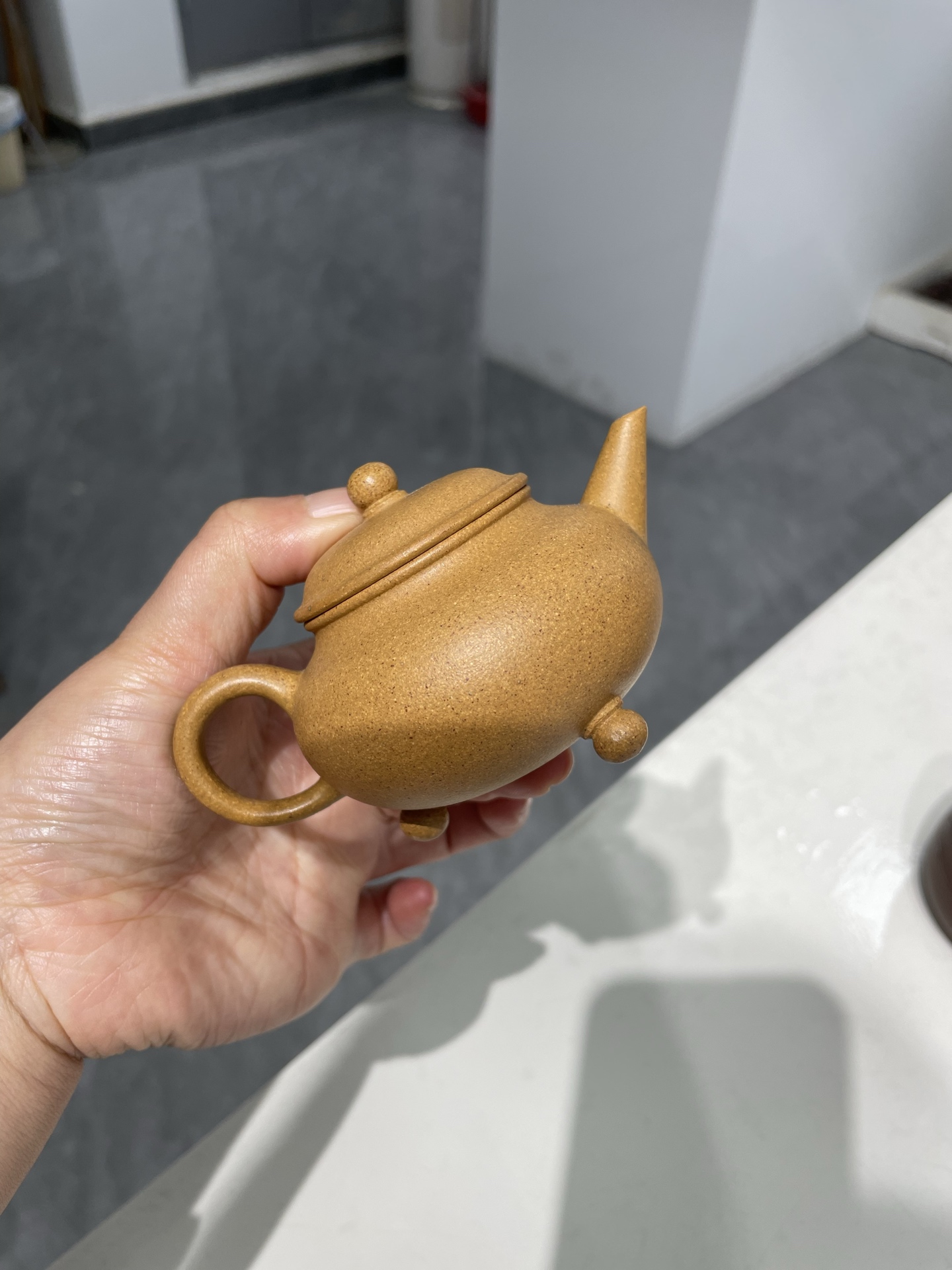 Three-Legged Level Teapot – Heritage-Inspired Collectible (100cc, Premium Golden Duan Clay)