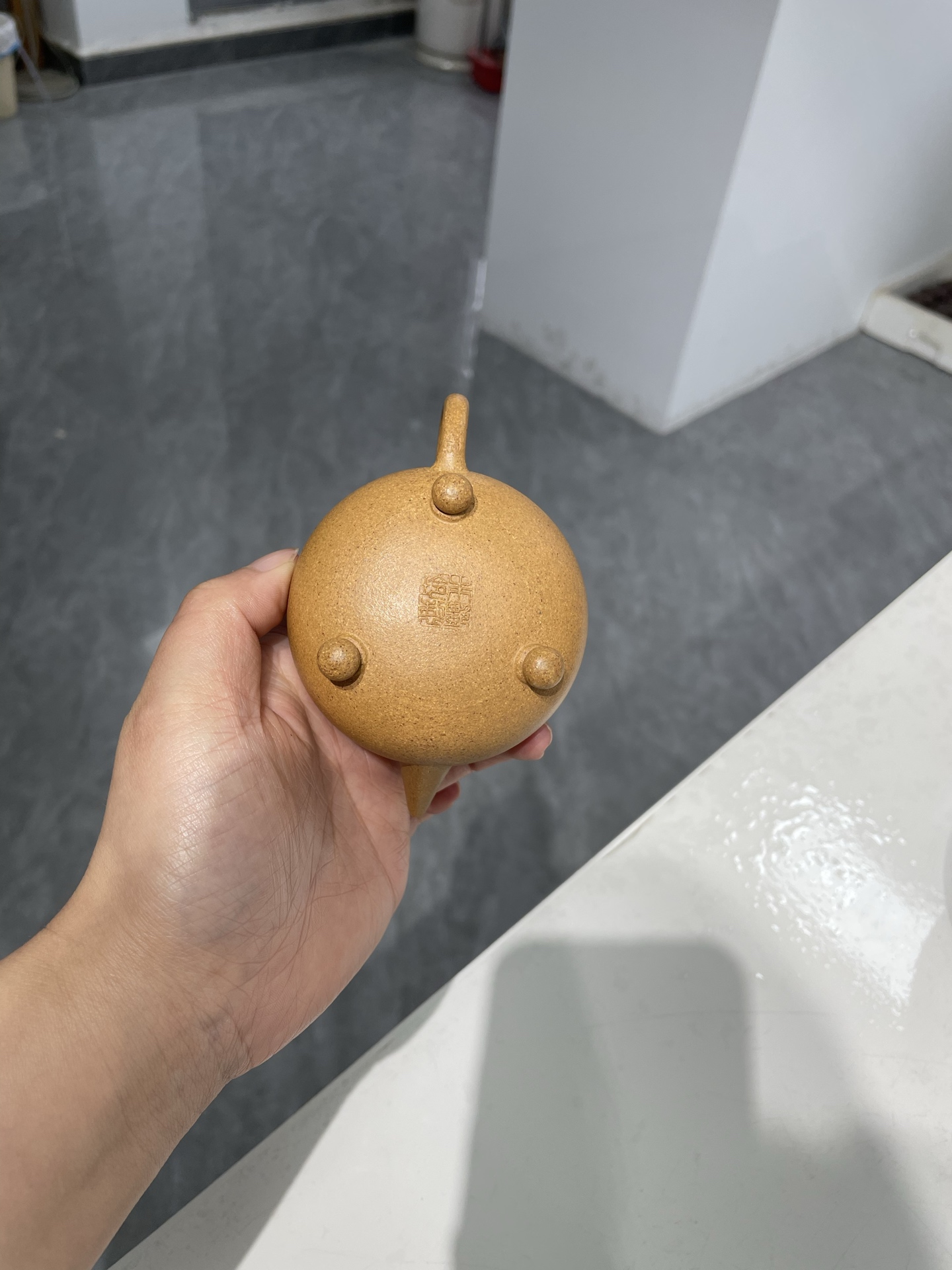 Three-Legged Level Teapot – Heritage-Inspired Collectible (100cc, Premium Golden Duan Clay)