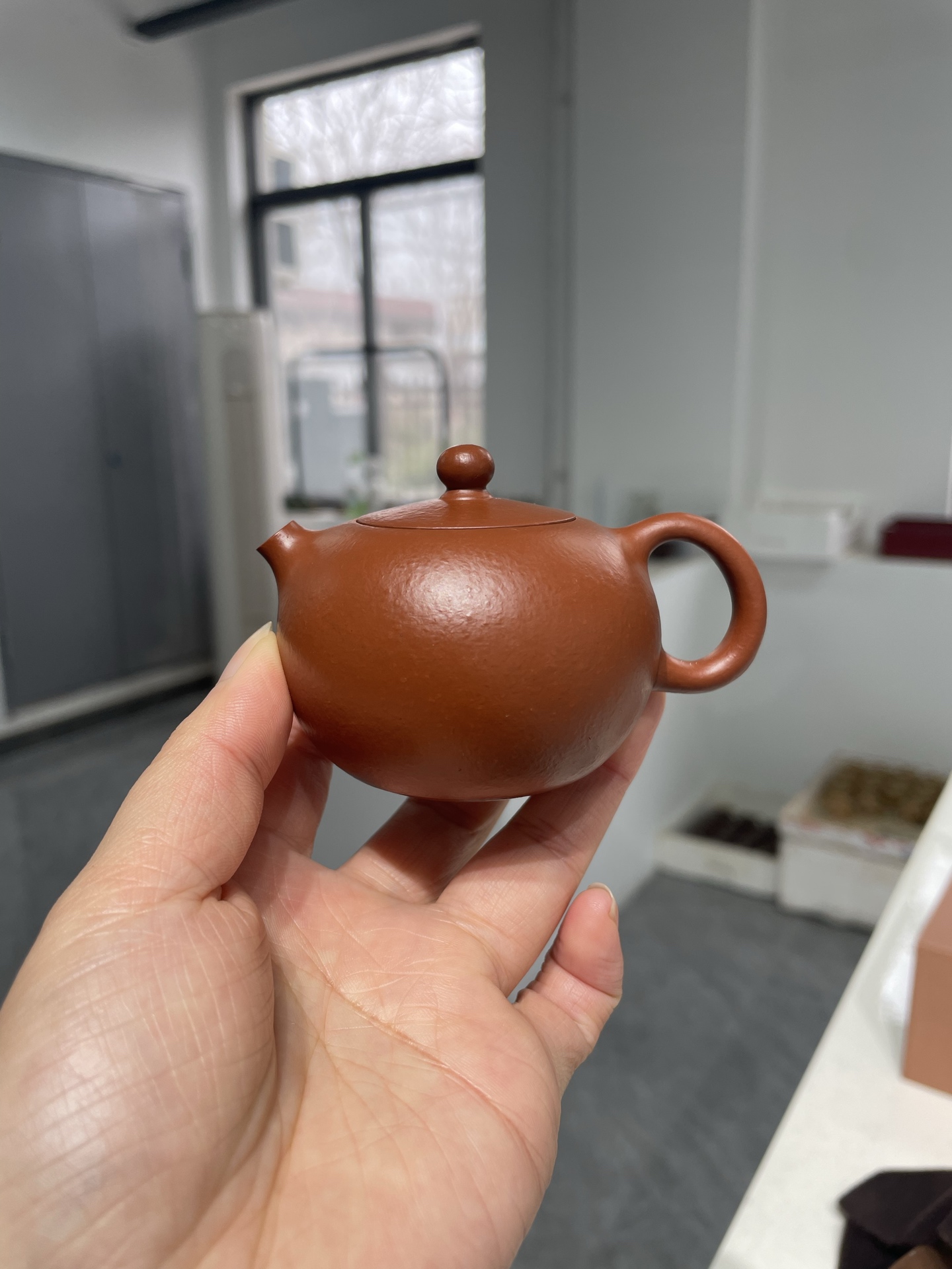 Xishi Teapot in Dahongpao Clay – Smooth & Unadorned Design