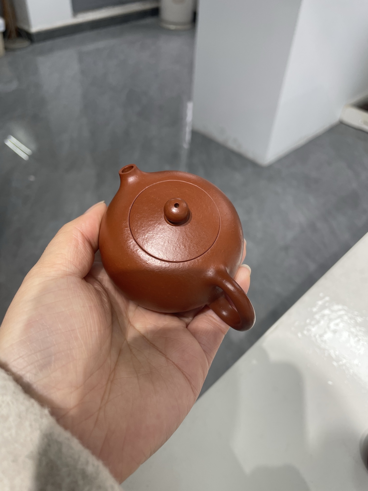 Xishi Teapot in Dahongpao Clay – Smooth & Unadorned Design