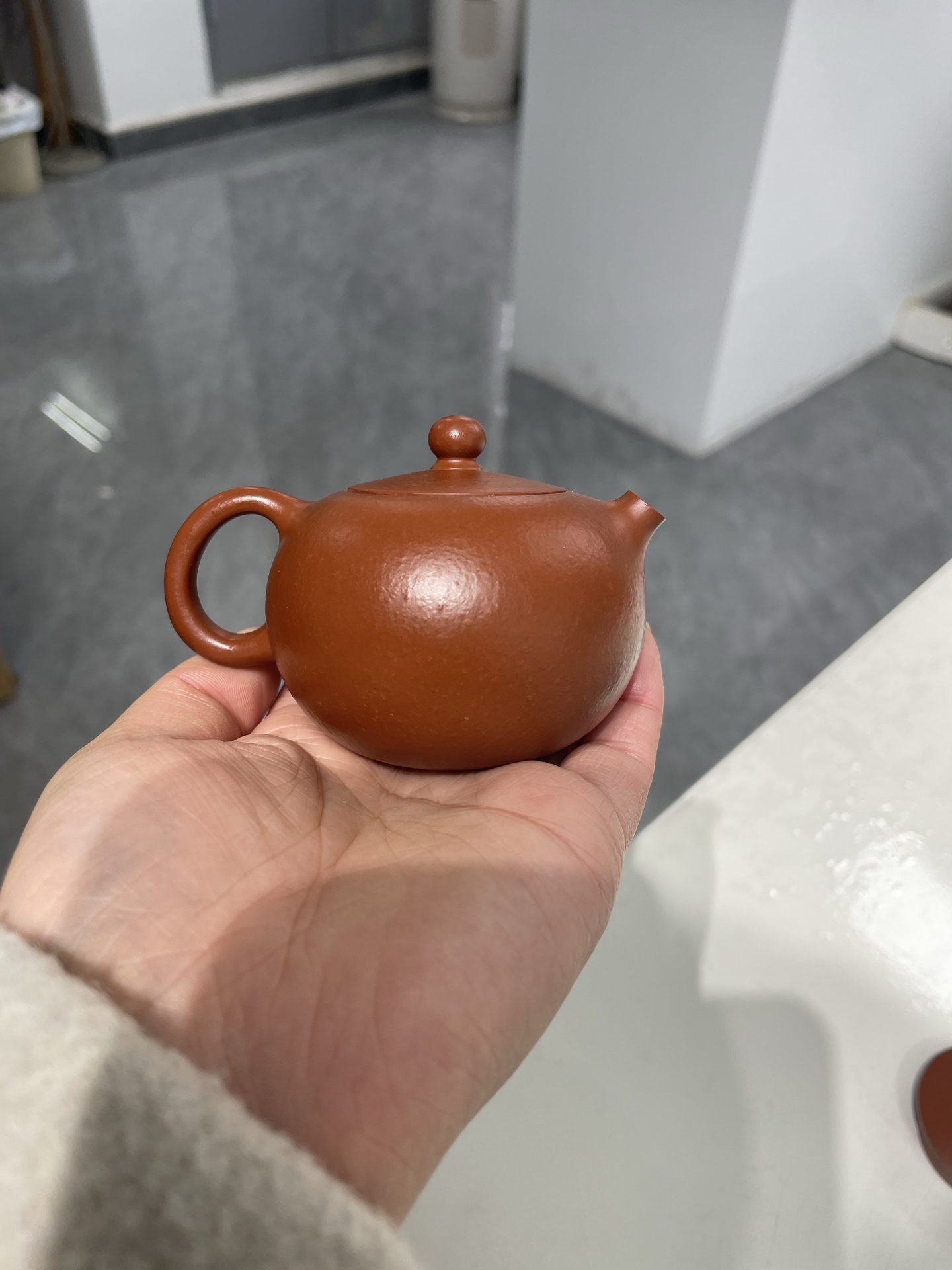Xishi Teapot in Dahongpao Clay – Smooth & Unadorned Design