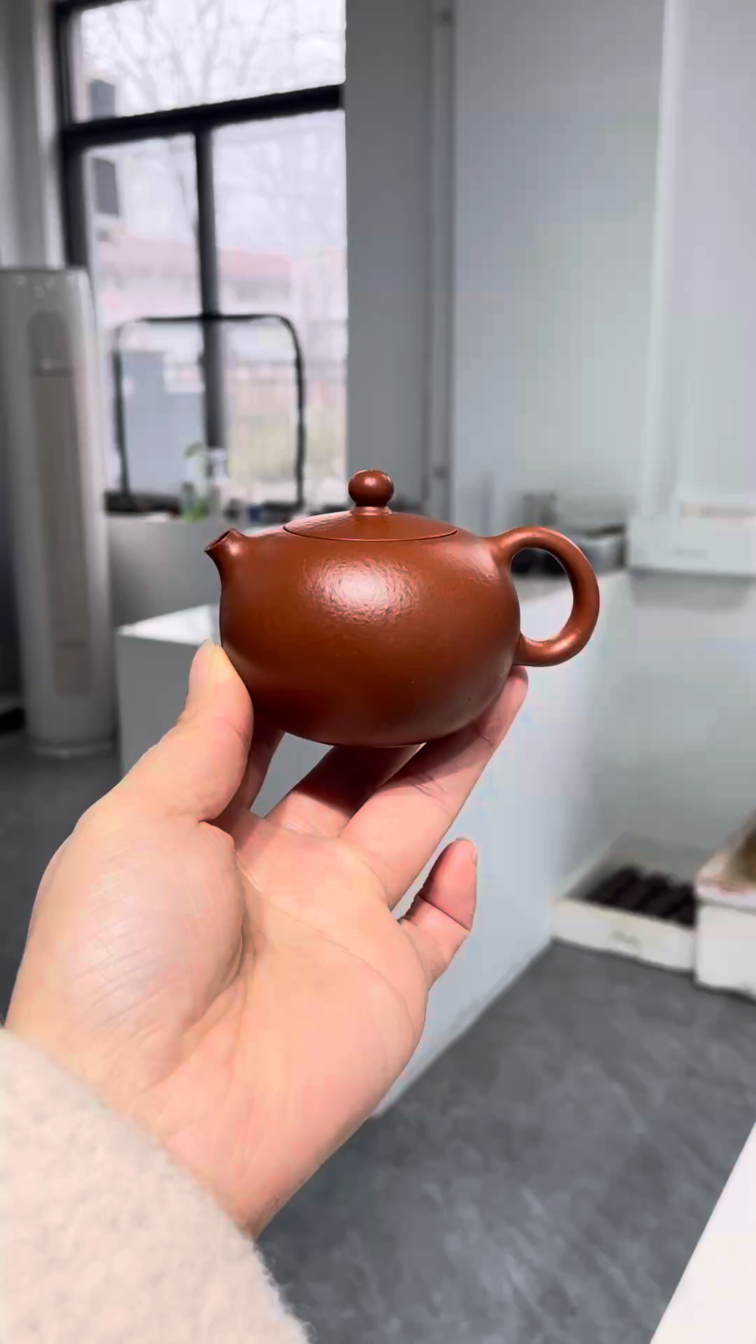 Xishi Teapot in Dahongpao Clay – Smooth & Unadorned Design