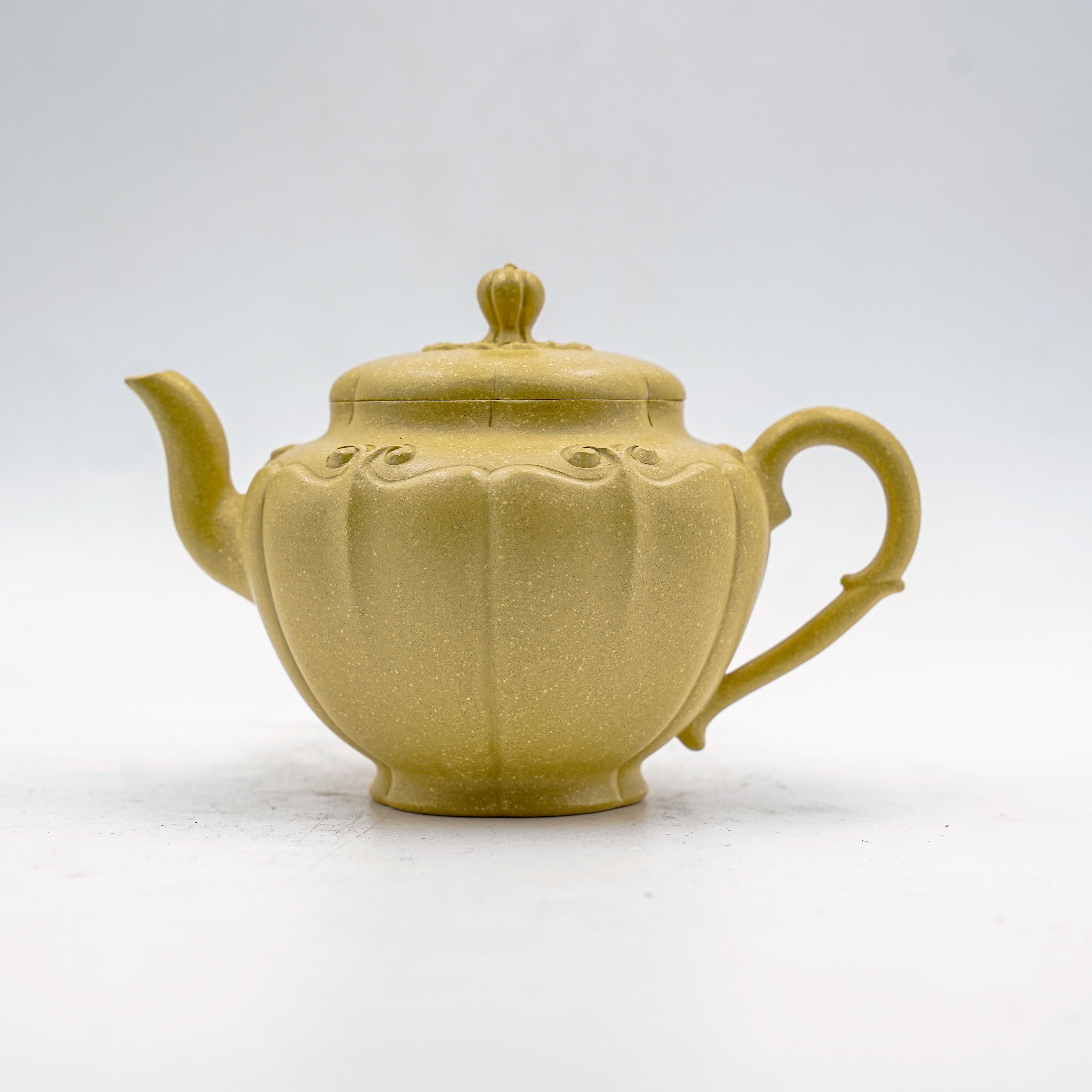 Handcrafted Yixing Zisha "Ruyi" Teapot in Ben Shan Lü Ni (Jin Wen Style)