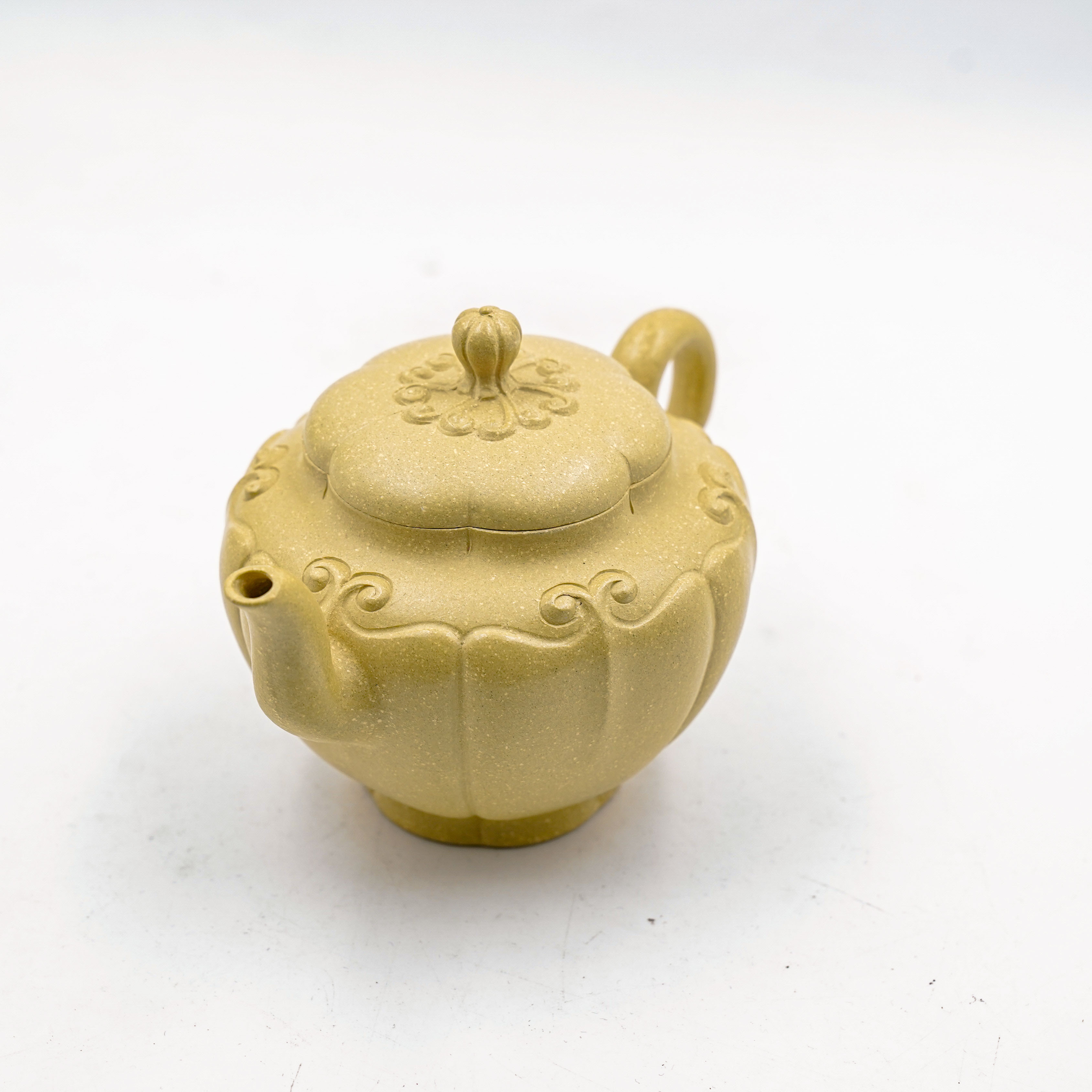 Handcrafted Yixing Zisha "Ruyi" Teapot in Ben Shan Lü Ni (Jin Wen Style)