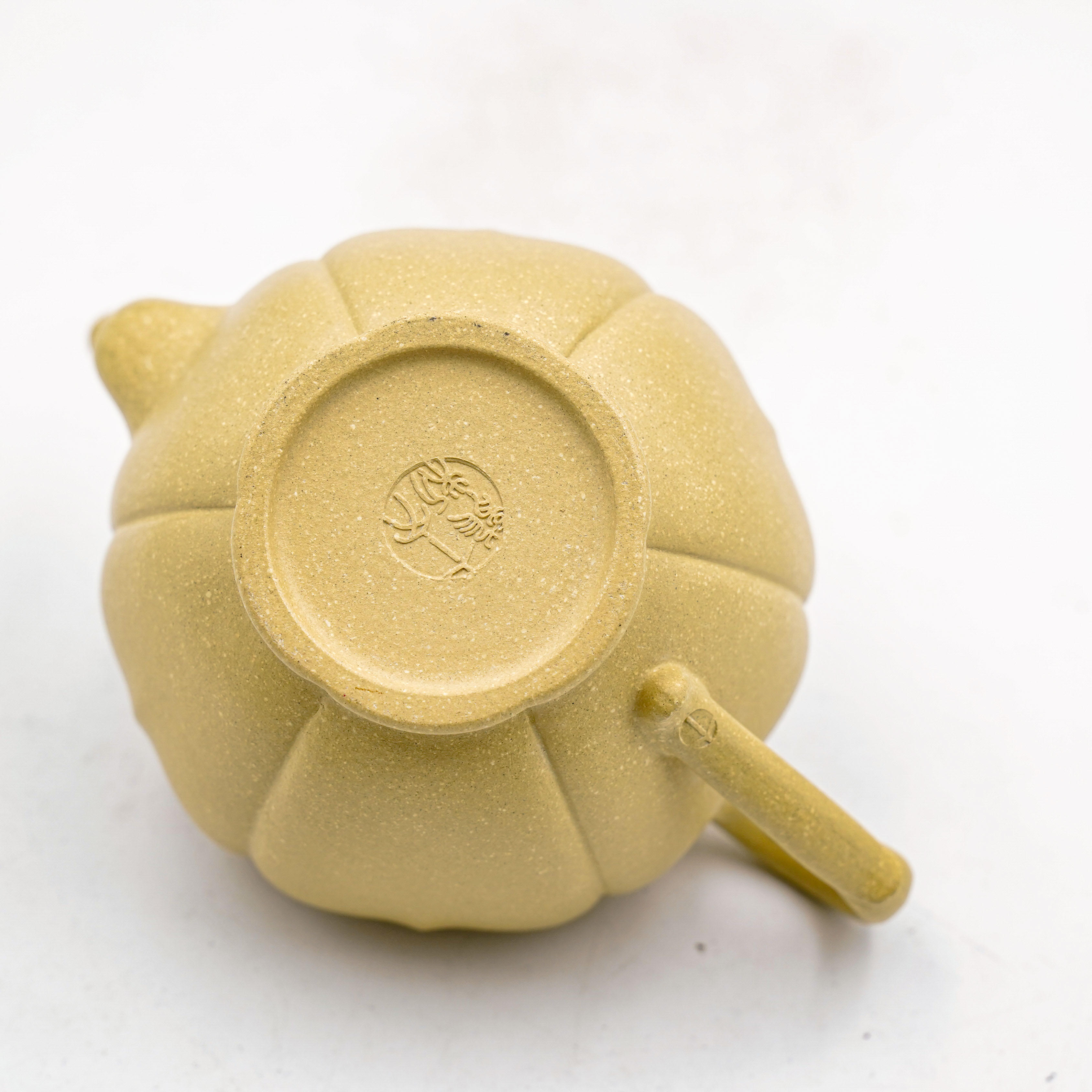 Handcrafted Yixing Zisha "Ruyi" Teapot in Ben Shan Lü Ni (Jin Wen Style)