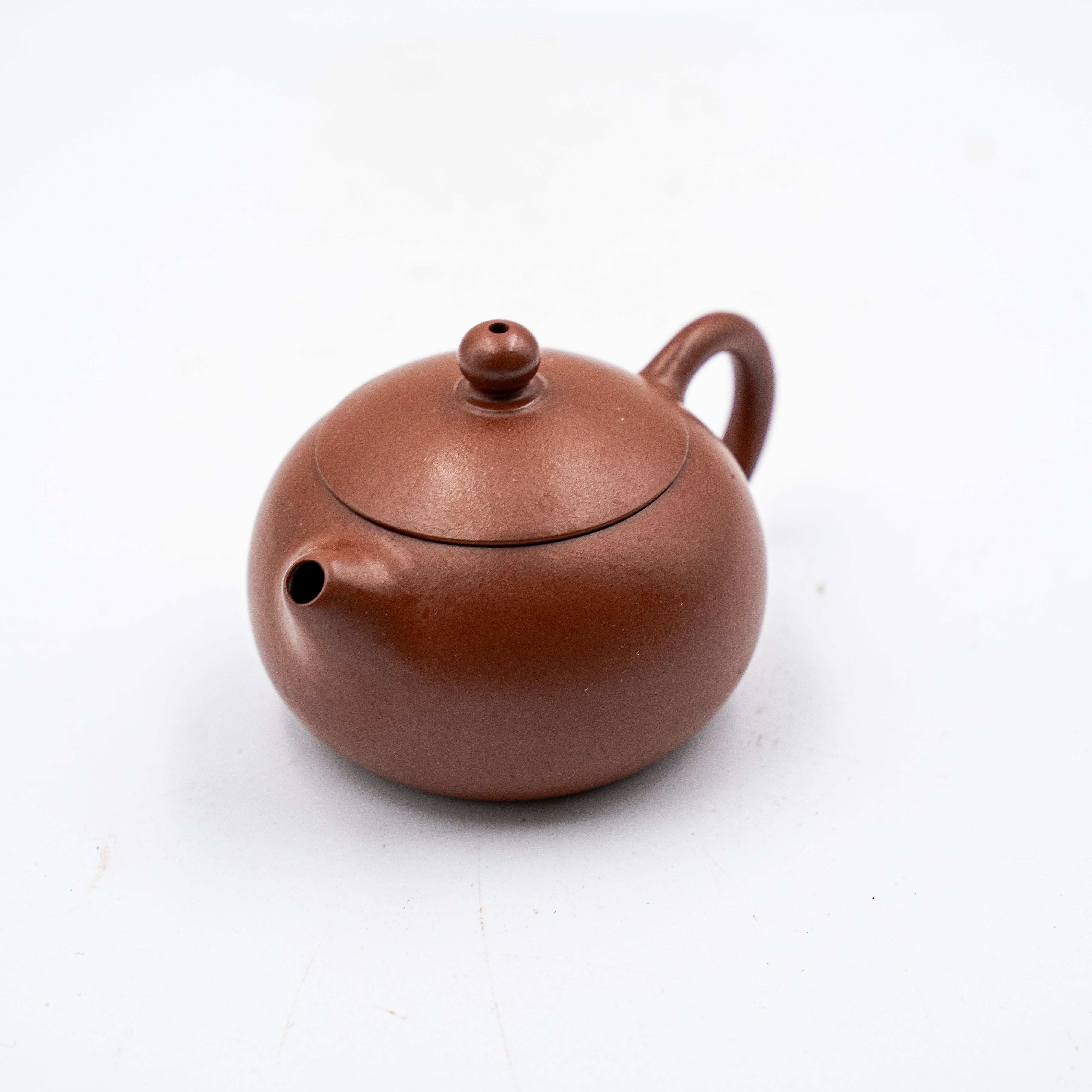 Xishi Teapot in Dahongpao Clay – Smooth & Unadorned Design