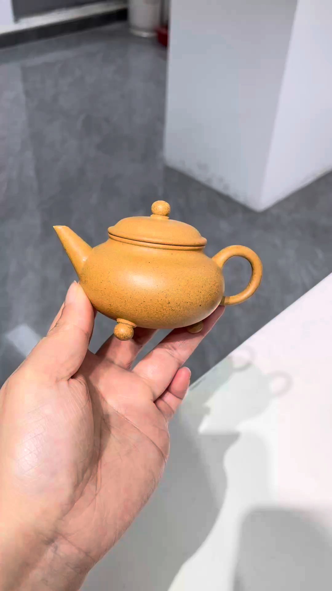 Three-Legged Level Teapot – Heritage-Inspired Collectible (100cc, Premium Golden Duan Clay)