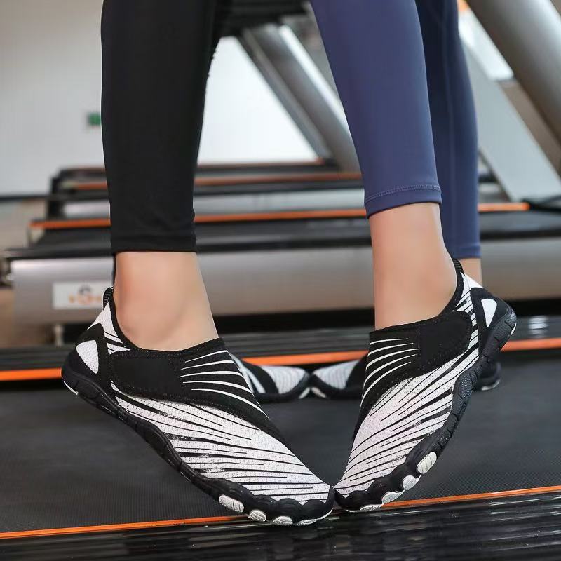 Barefoot Water Shoes for Men Women, Lightweight Quick Dry Aqua Socks, Non-Slip Slip On Swim Footwear for Beach Pool Yoga