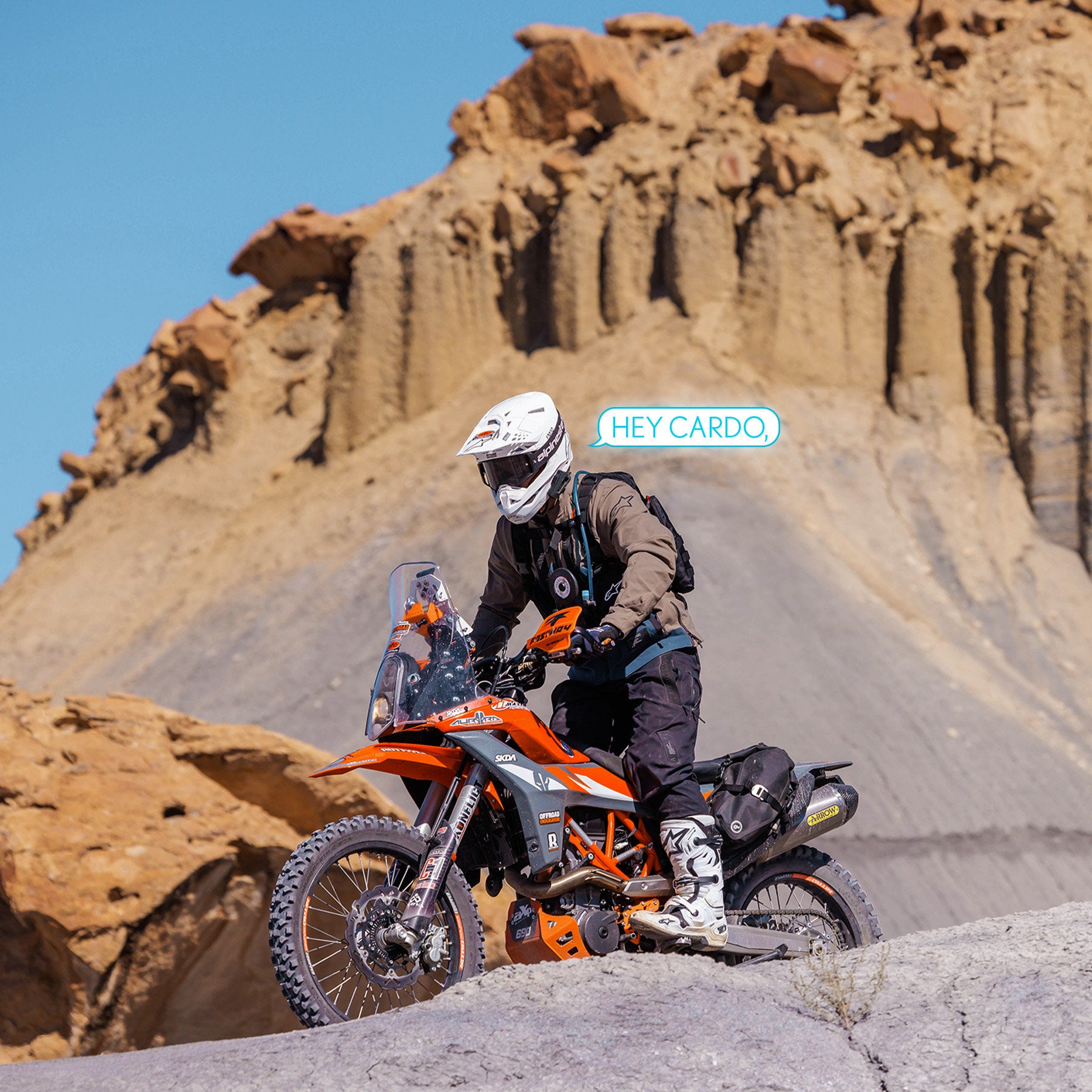 Navigátor pro motorku. Cestovní záznamník pro motorku, přehrávač hudby.