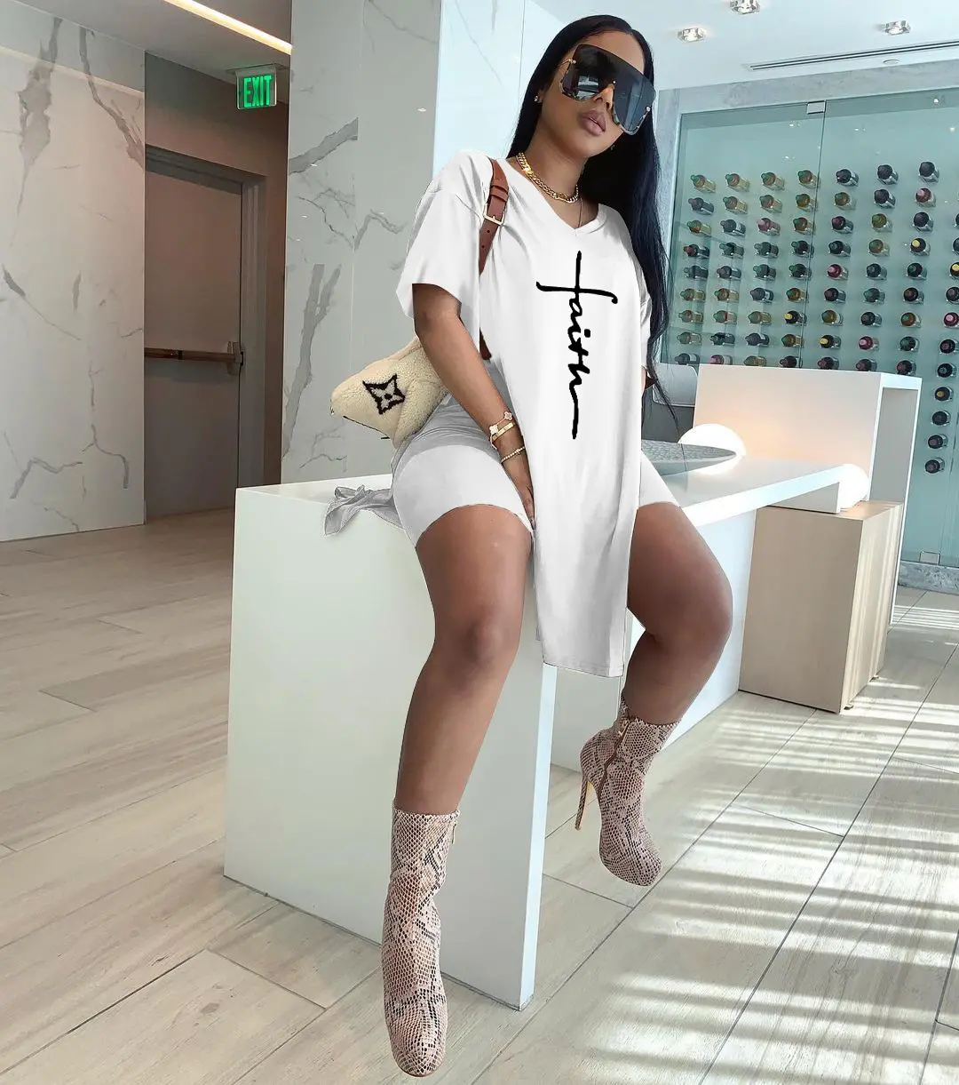 🔥【30%OFF】【Top + pantaloni】Set tricou și pantaloni scurți cu decolteu ascuțit și imprimeu cu litere