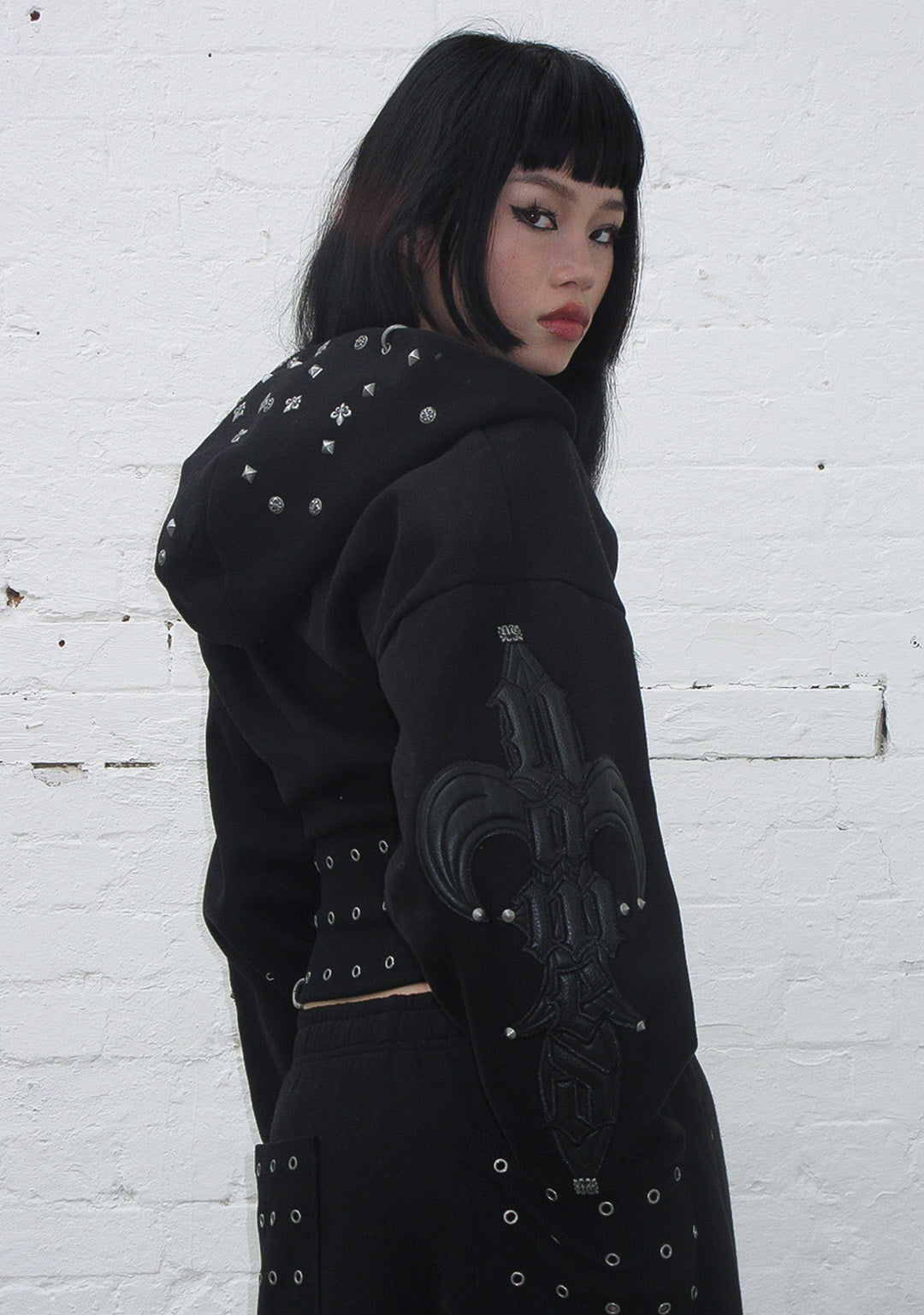MIDNIGHT STUDDED FITTED WAIST ZIP CROP HOODIE BLACK-Coordom