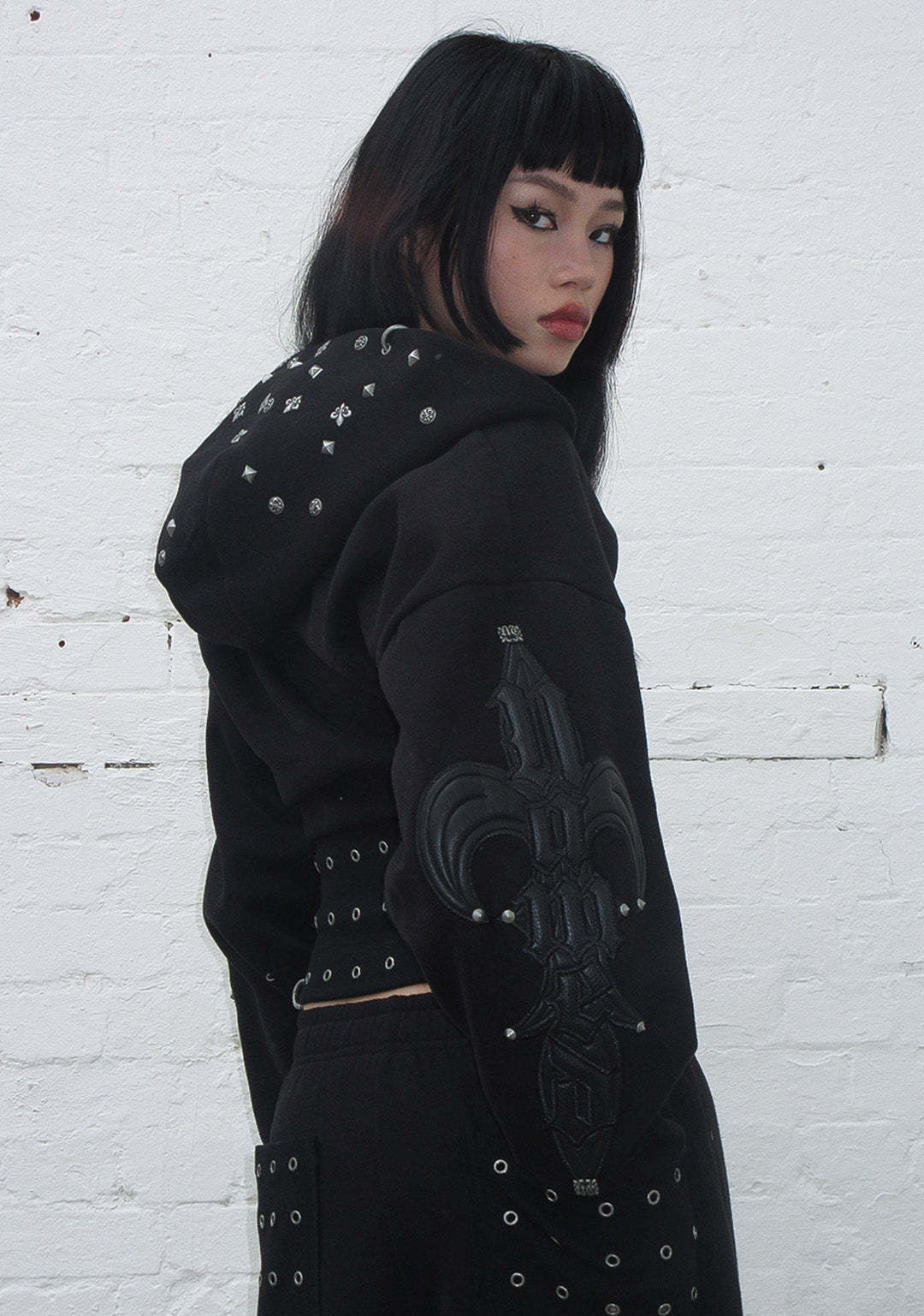 MIDNIGHT STUDDED FITTED WAIST ZIP CROP HOODIE BLACK-Coordom