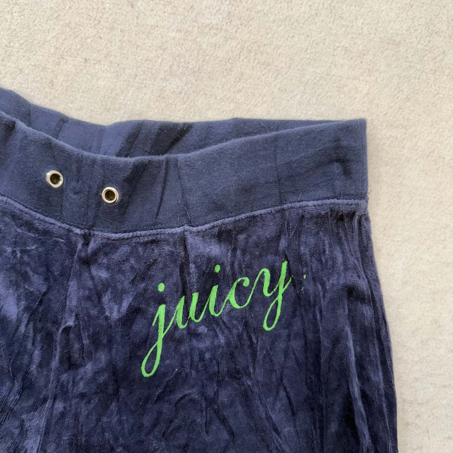 Juicy Couture Women's Midnight Blue Velour Flare Track Pant Low Rise Logo Size M-Coordom