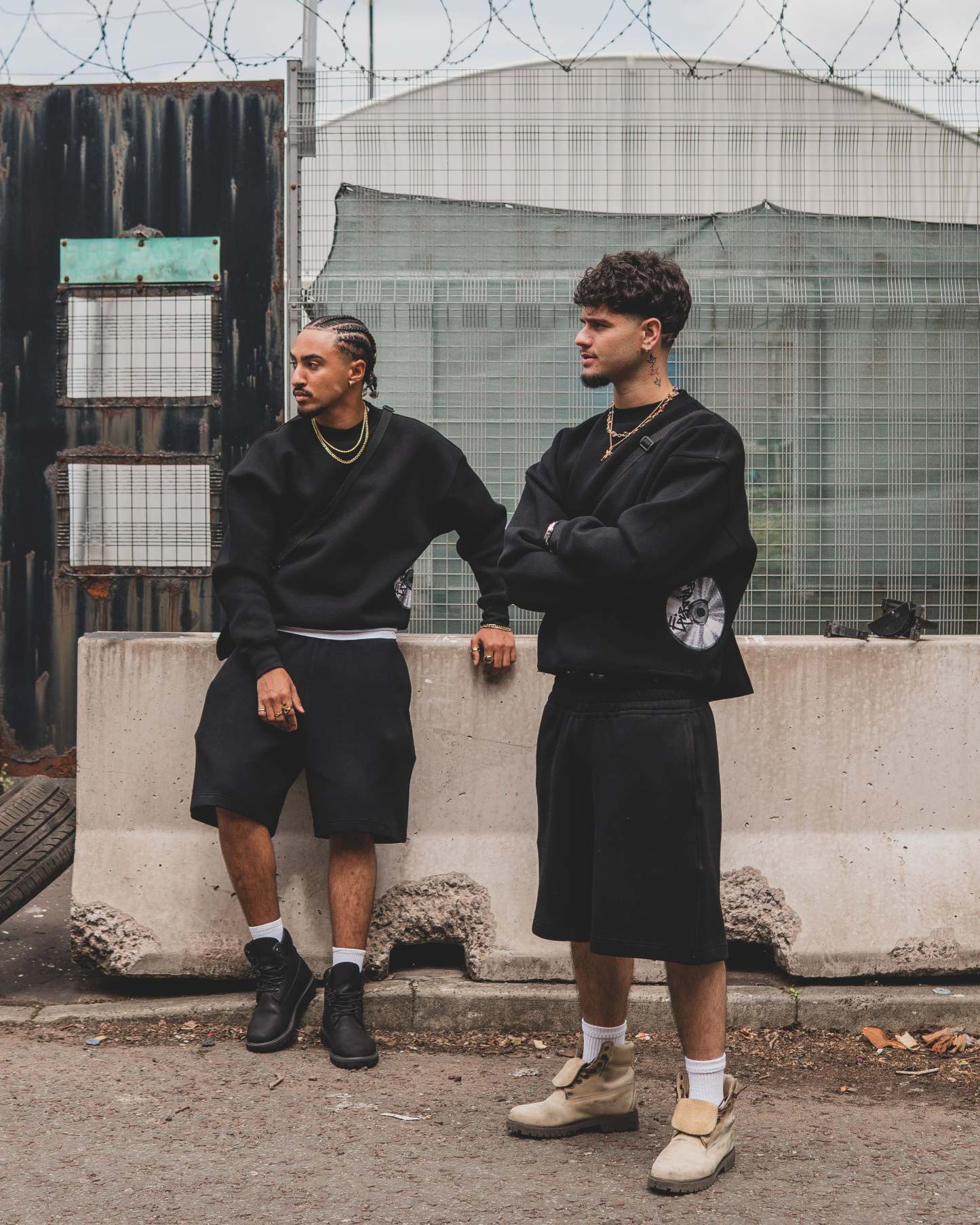 Disc Baggy Shorts Black [630GSM]-Coordom