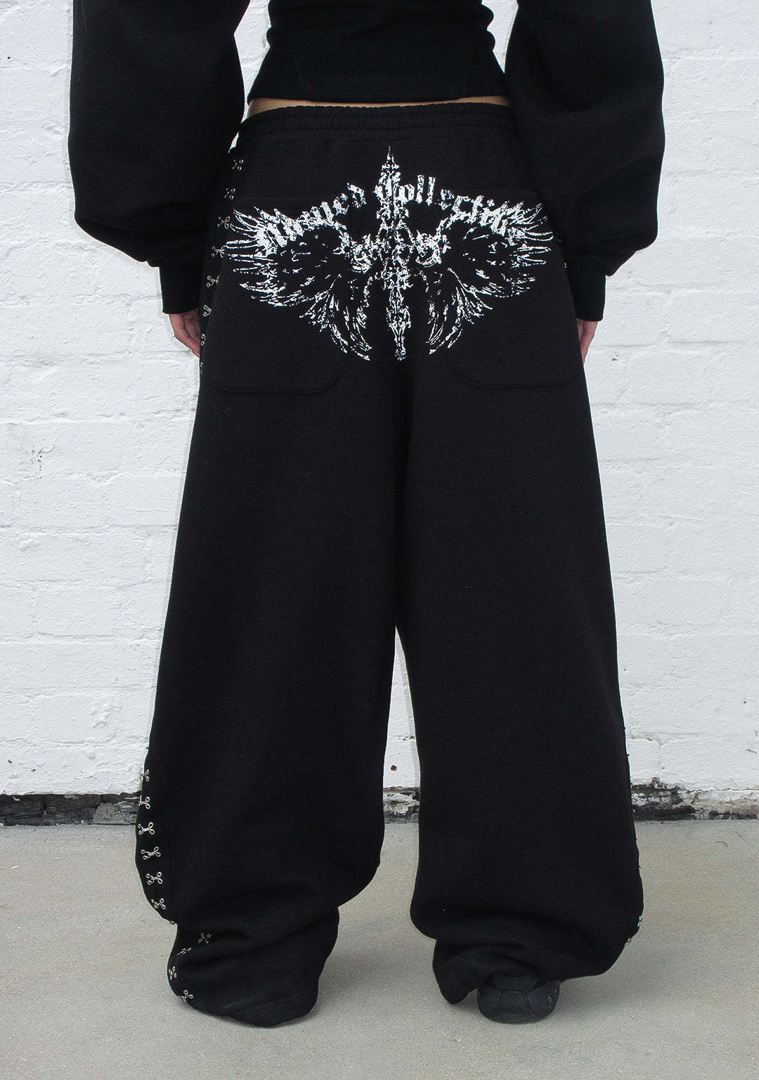FALLEN HOOK AND EYE OVERSIZED SWEATPANTS BLACK-Coordom