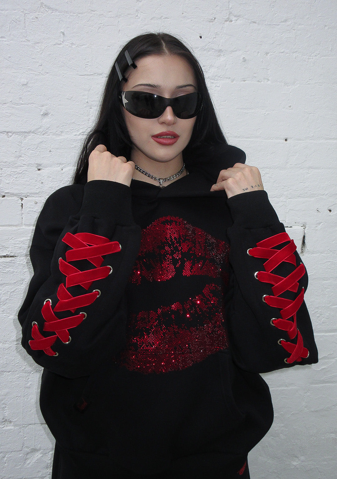 TEASE RHINESTONE KISS PULLOVER HOODIE BLACK-Coordom