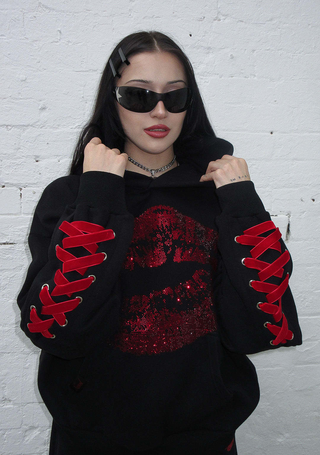 TEASE RHINESTONE KISS PULLOVER HOODIE BLACK-Coordom