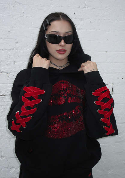 TEASE RHINESTONE KISS PULLOVER HOODIE BLACK-Coordom