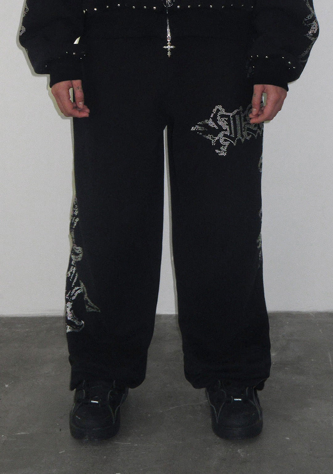 FERAL STUDDED OVERSIZED SWEATPANTS BLACK-Coordom