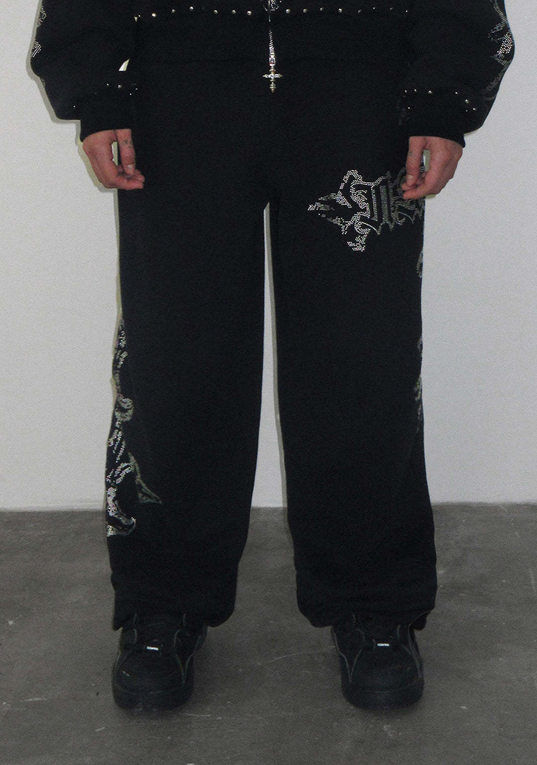 FERAL STUDDED OVERSIZED SWEATPANTS BLACK-Coordom