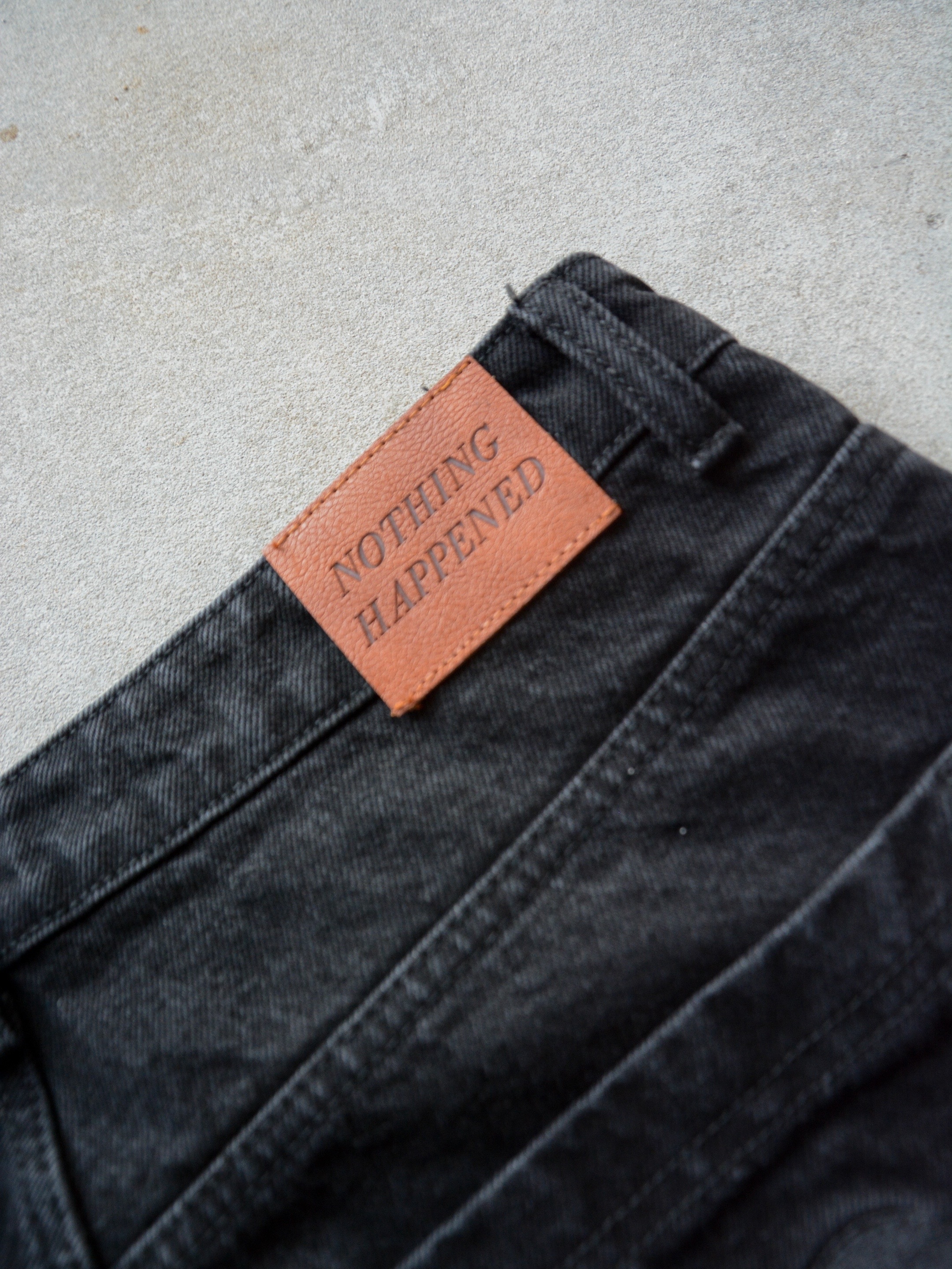 "NOTHING HAPPENED" JEANS + GIFT KEY-HANGER-Coordom