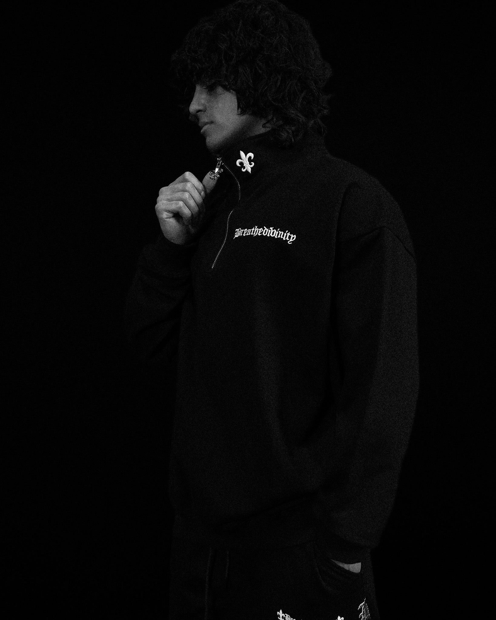 Elegant Quarter zip Crew neck [VOID BLACK]-Coordom