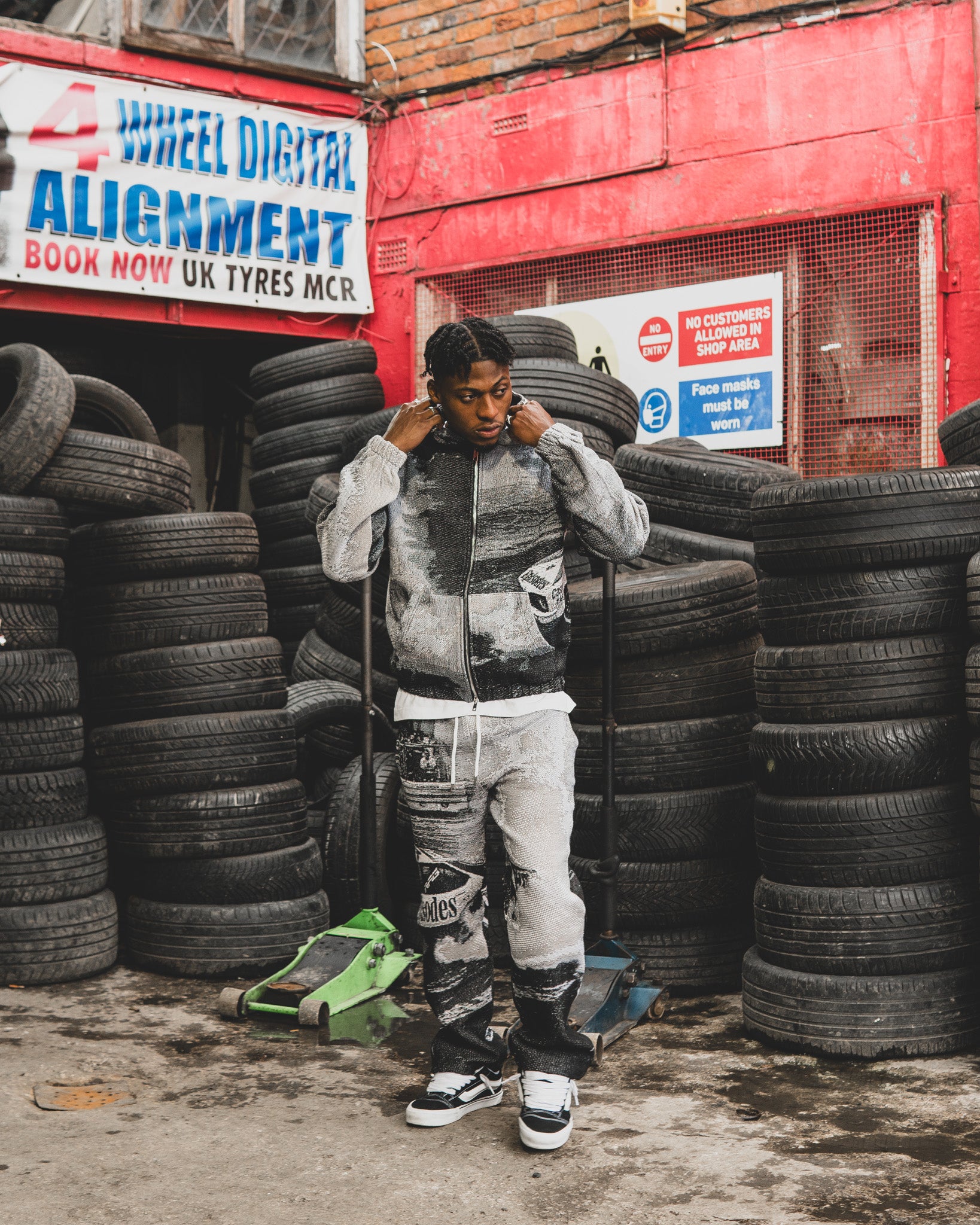 Tapestry Zip-Up Hoodie (MONO) | Vintage Streetwear Oversized Jacket-Coordom