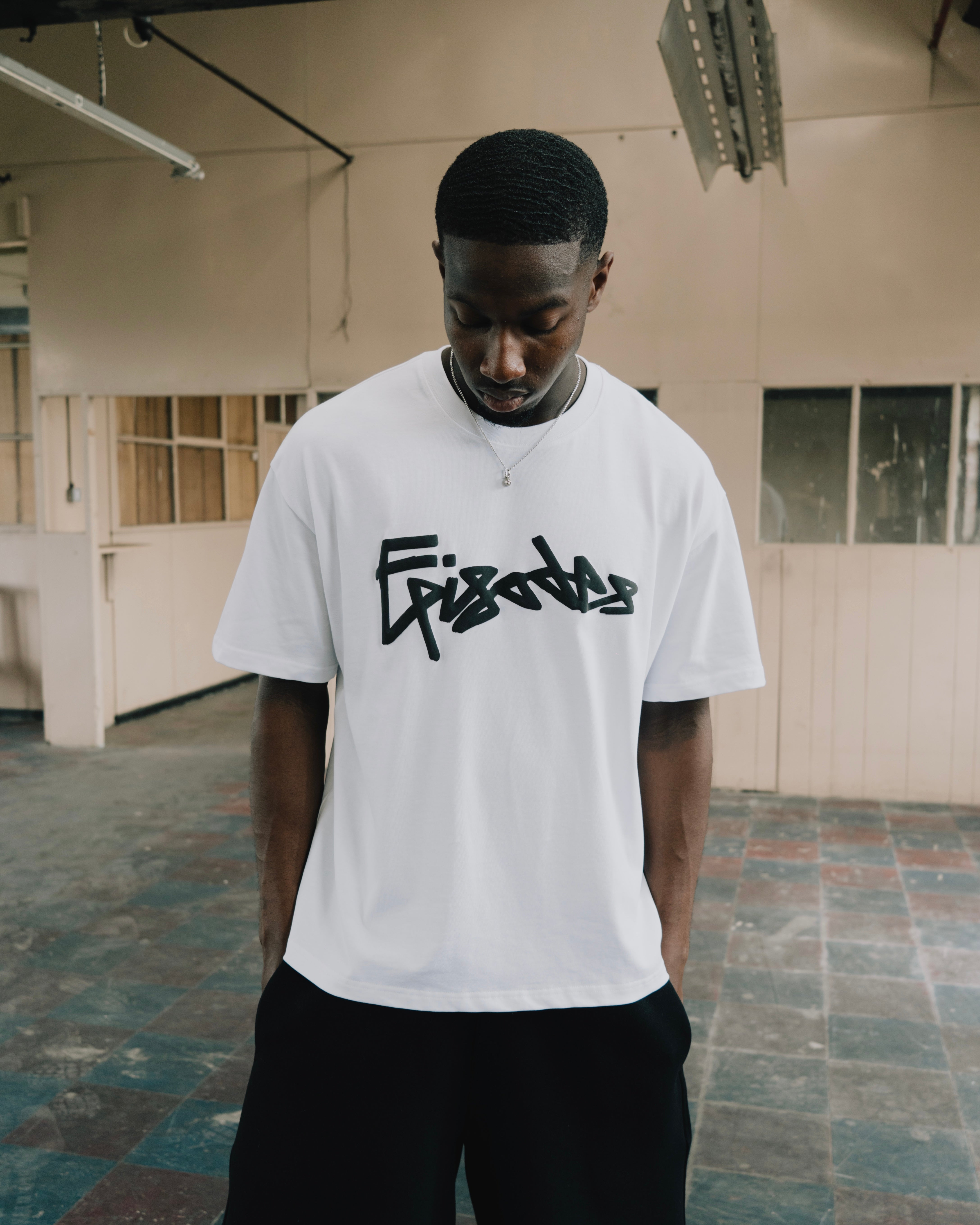 EPISODES TAG T BLKonWHT-Coordom